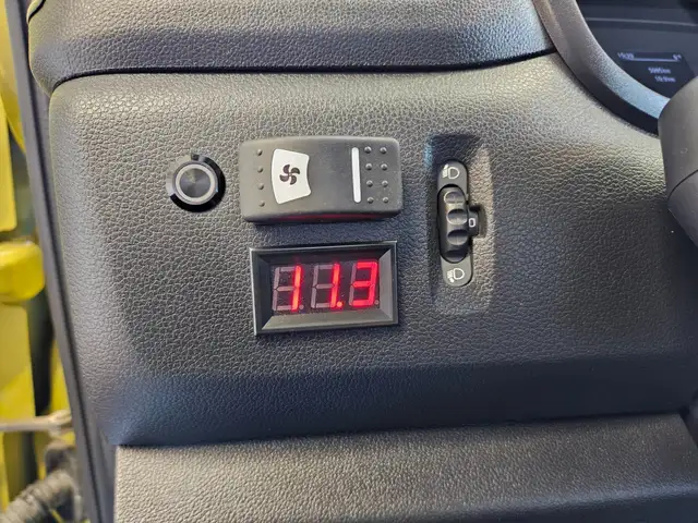 Renault Master Dickenherr Pferdetransporter Ansicht 26