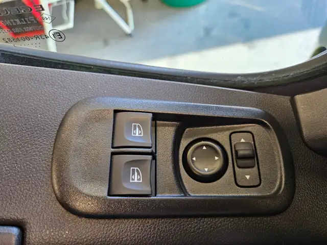 Renault Master Dickenherr Pferdetransporter Ansicht 25