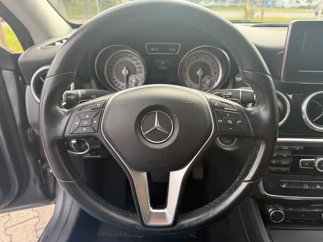 Mercedes-Benz CLA view 9