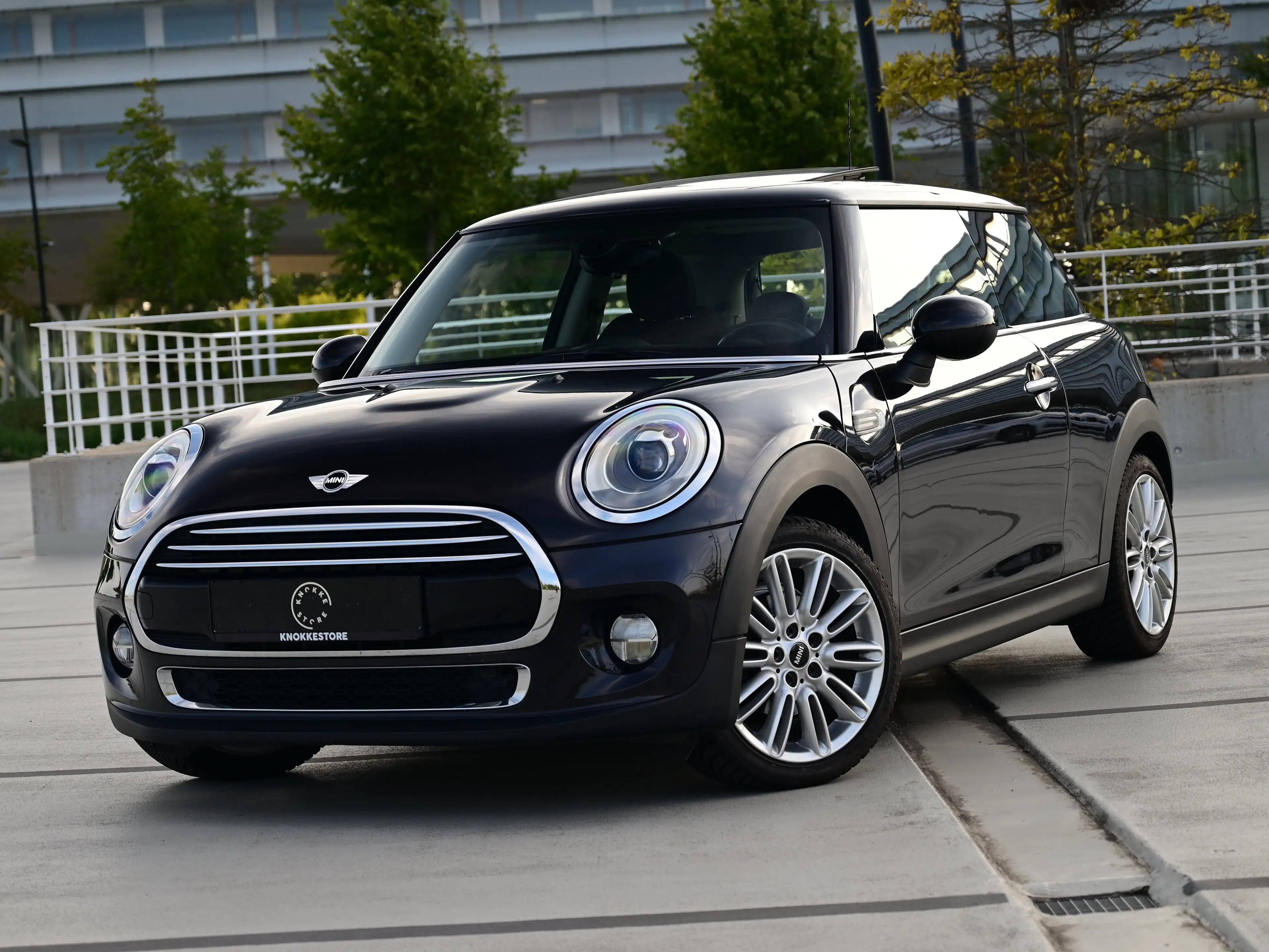 MINI Cooper D SUNROOF / LED / NAVI / SPORTSEATS /