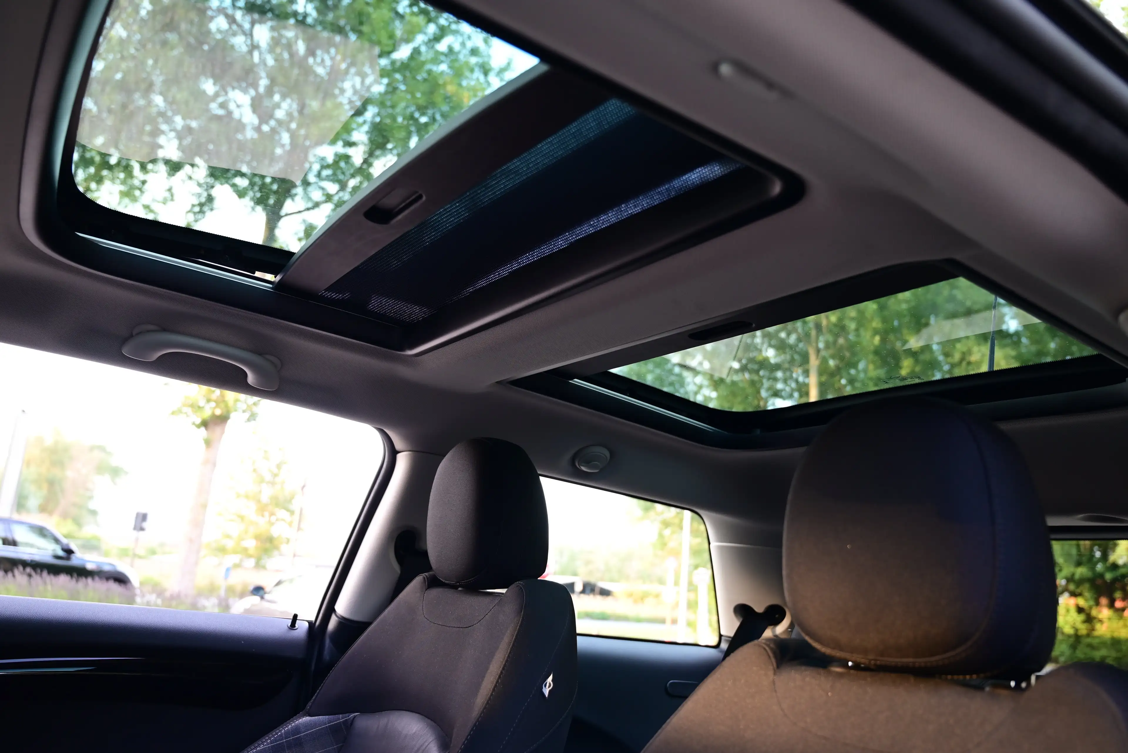 MINI Cooper D SUNROOF / LED / NAVI / SPORTSEATS / — photo 15