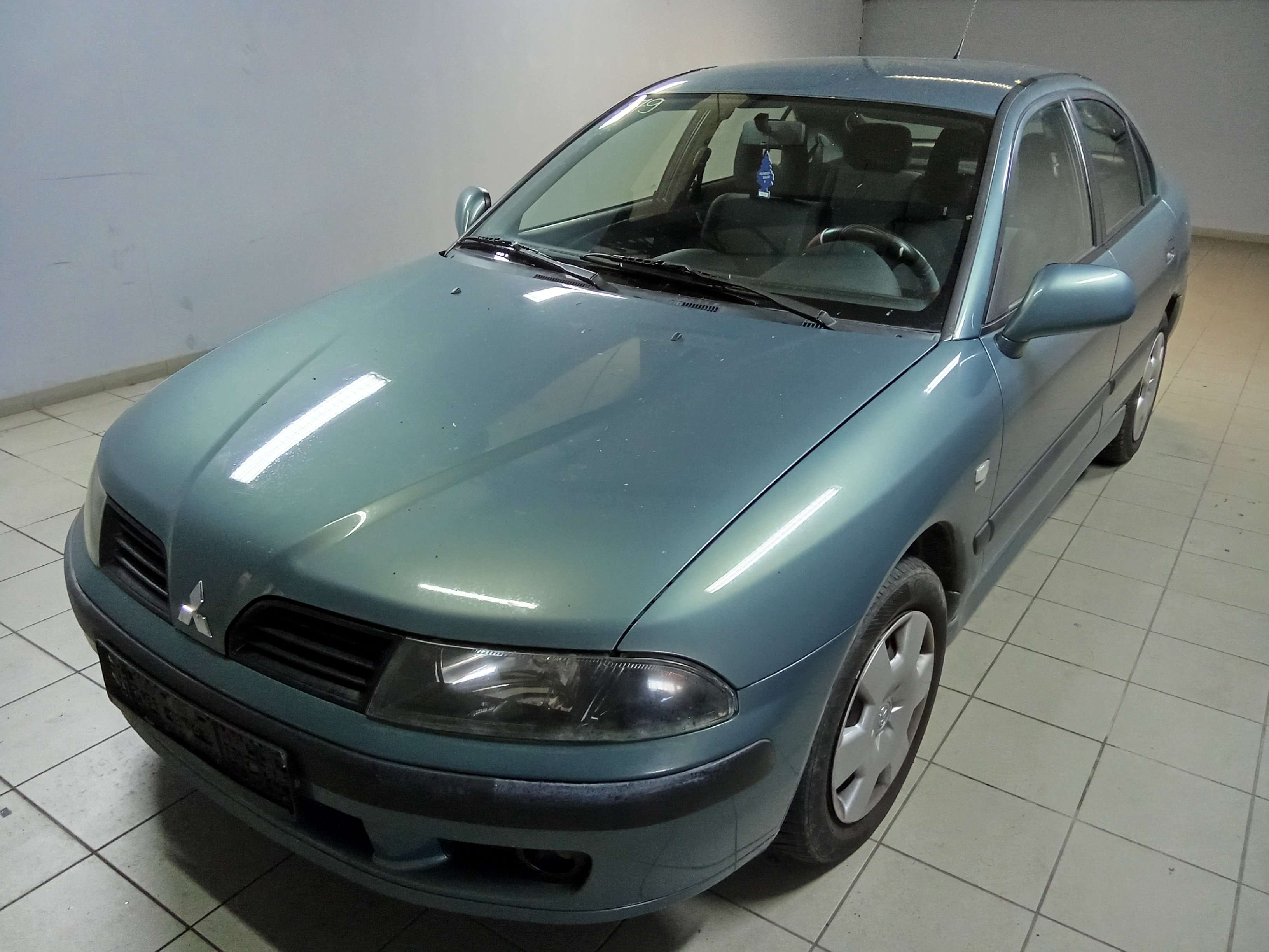 Second hand Mitsubishi Carisma 