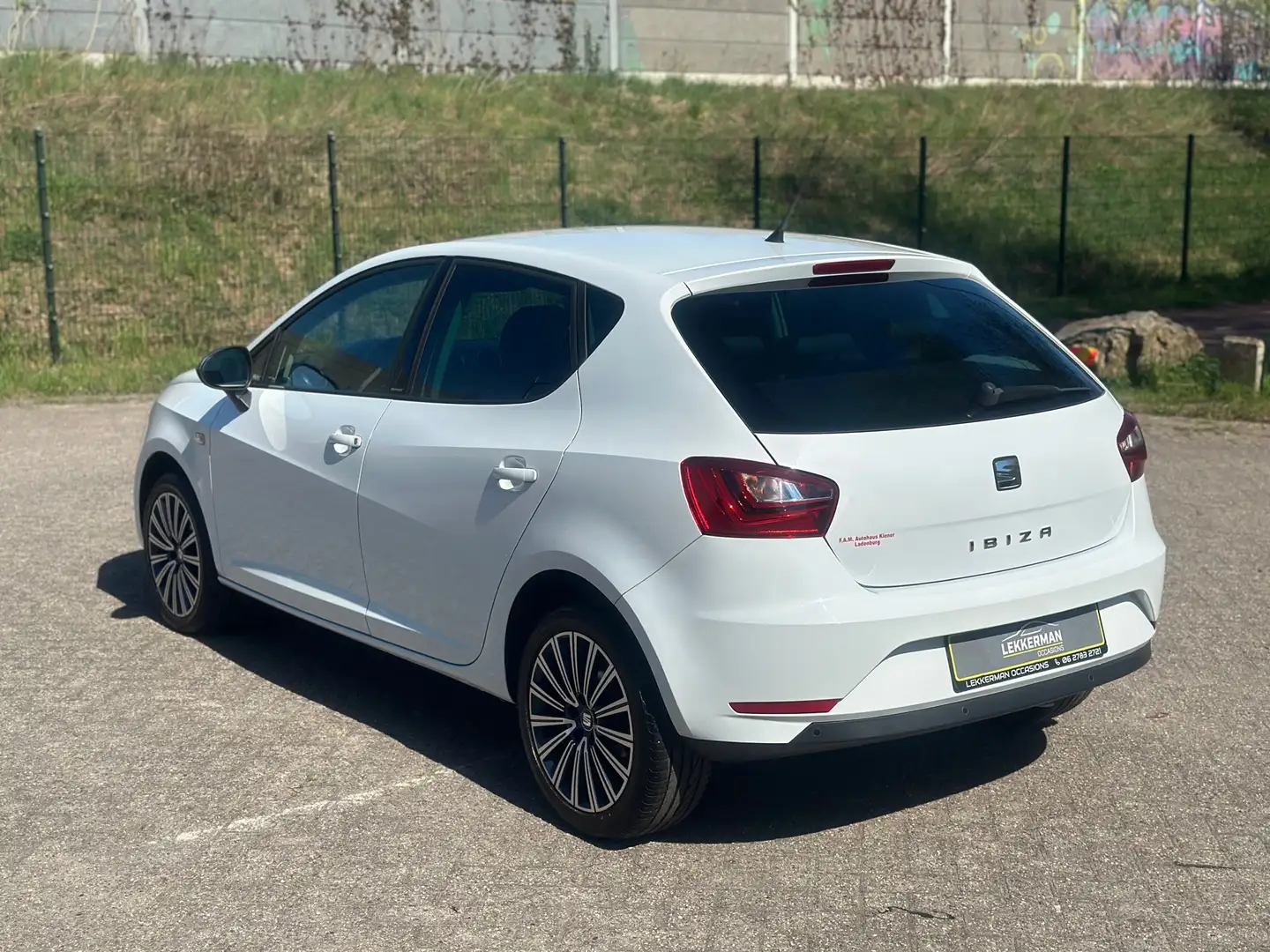 SEAT Ibiza 1.0 EcoTSI CARPLAY I CRUISE I PDC I CAMERA I NAVI Bílá - 2