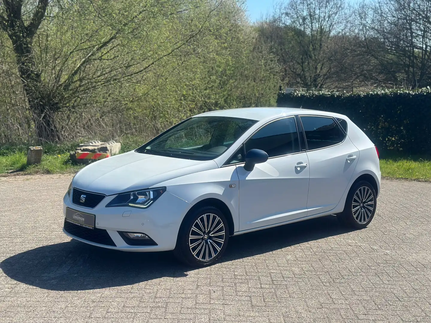 SEAT Ibiza 1.0 EcoTSI CARPLAY I CRUISE I PDC I CAMERA I NAVI Bílá - 1