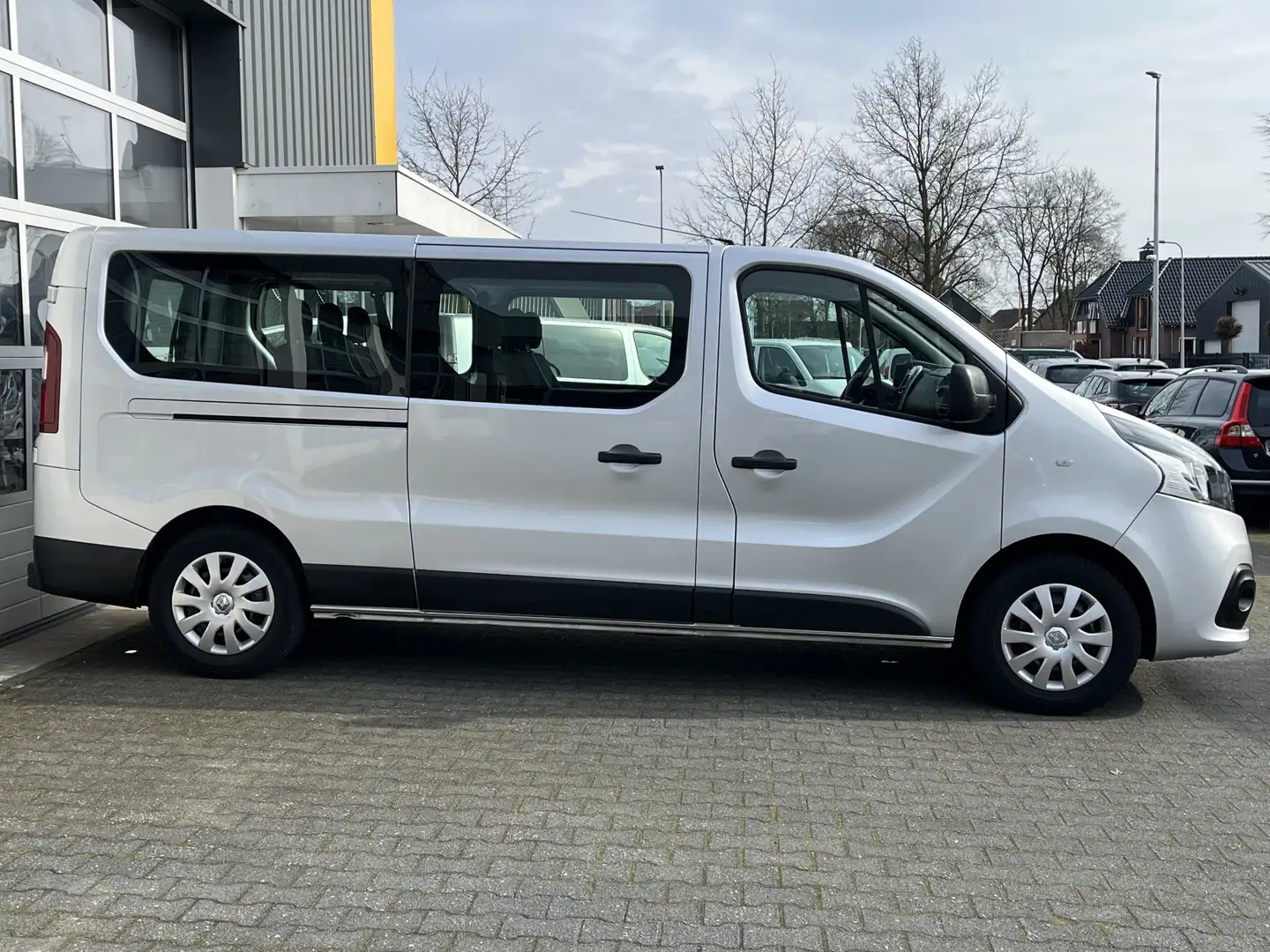Renault Trafic Passenger 9-persoons 1.6 dCi Grand Expression Ener Grijs - 2