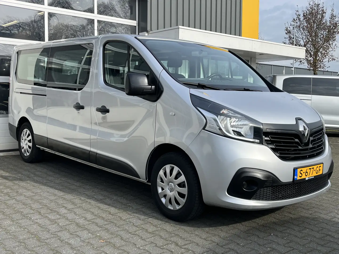 Renault Trafic Passenger 9-persoons 1.6 dCi Grand Expression Ener Grijs - 1