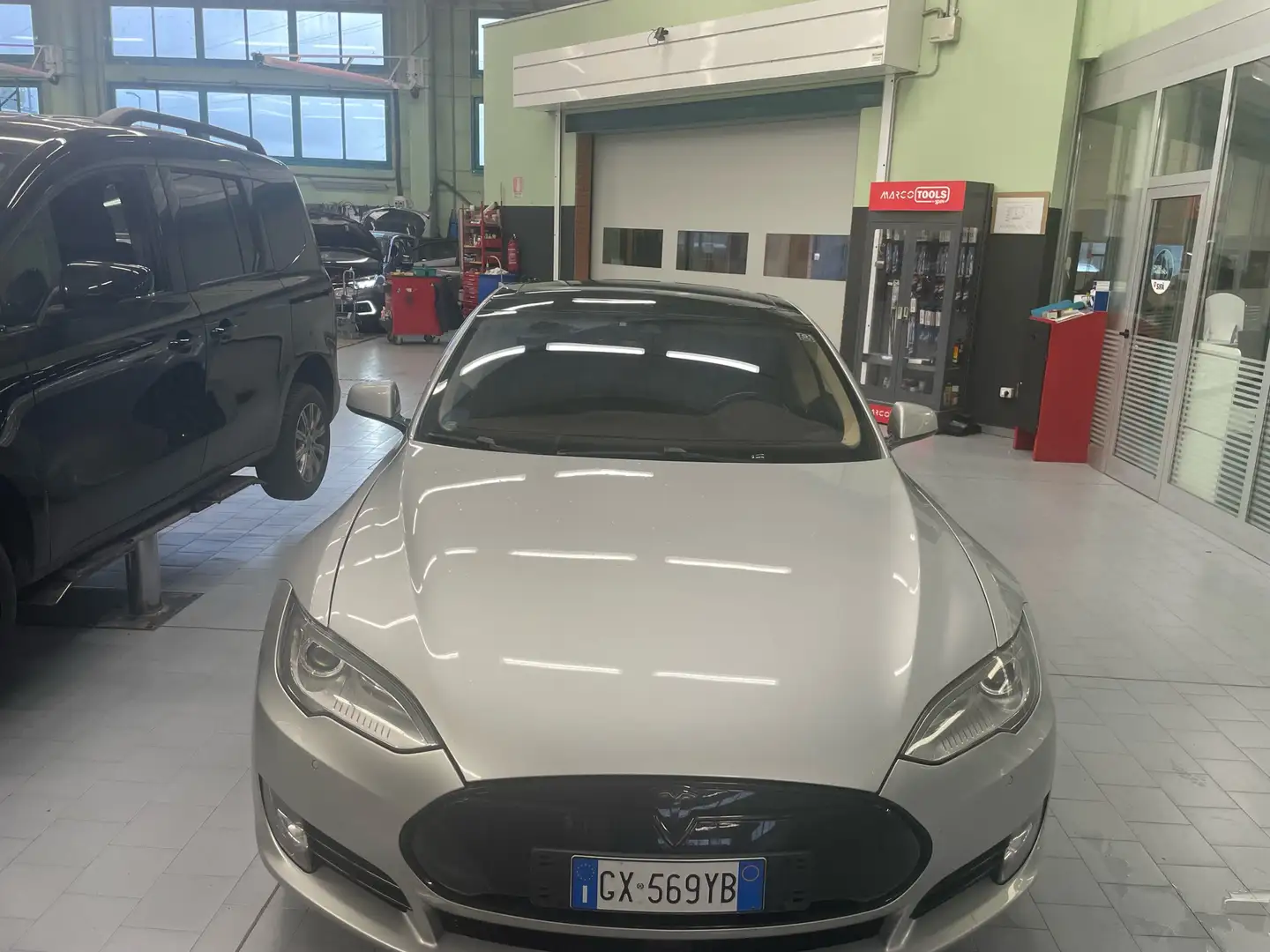 Tesla Model S P85 - 1
