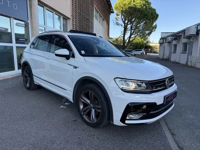 Volkswagen Tiguan view 3