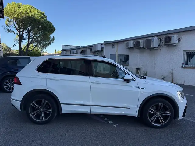 Volkswagen Tiguan view 4