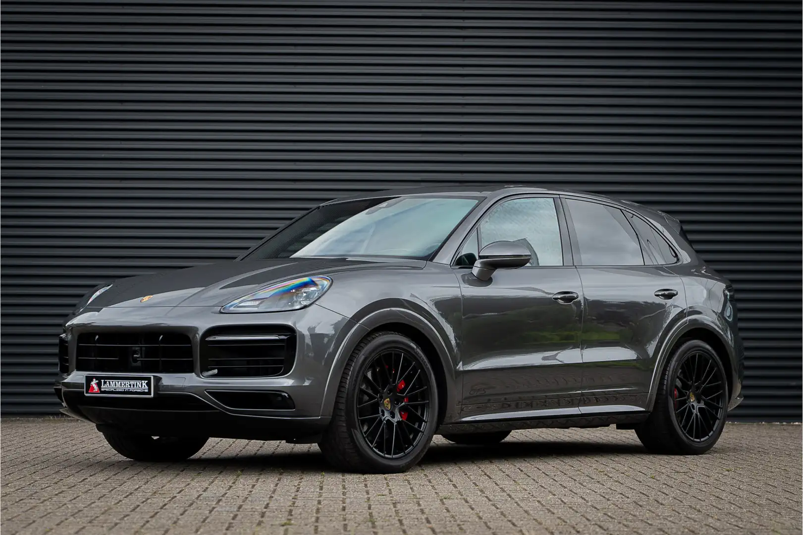 Porsche Cayenne 4.0 GTS  € 90.546,- Ex. BTW l Trekhaak l Sport Chr Grijs - 1