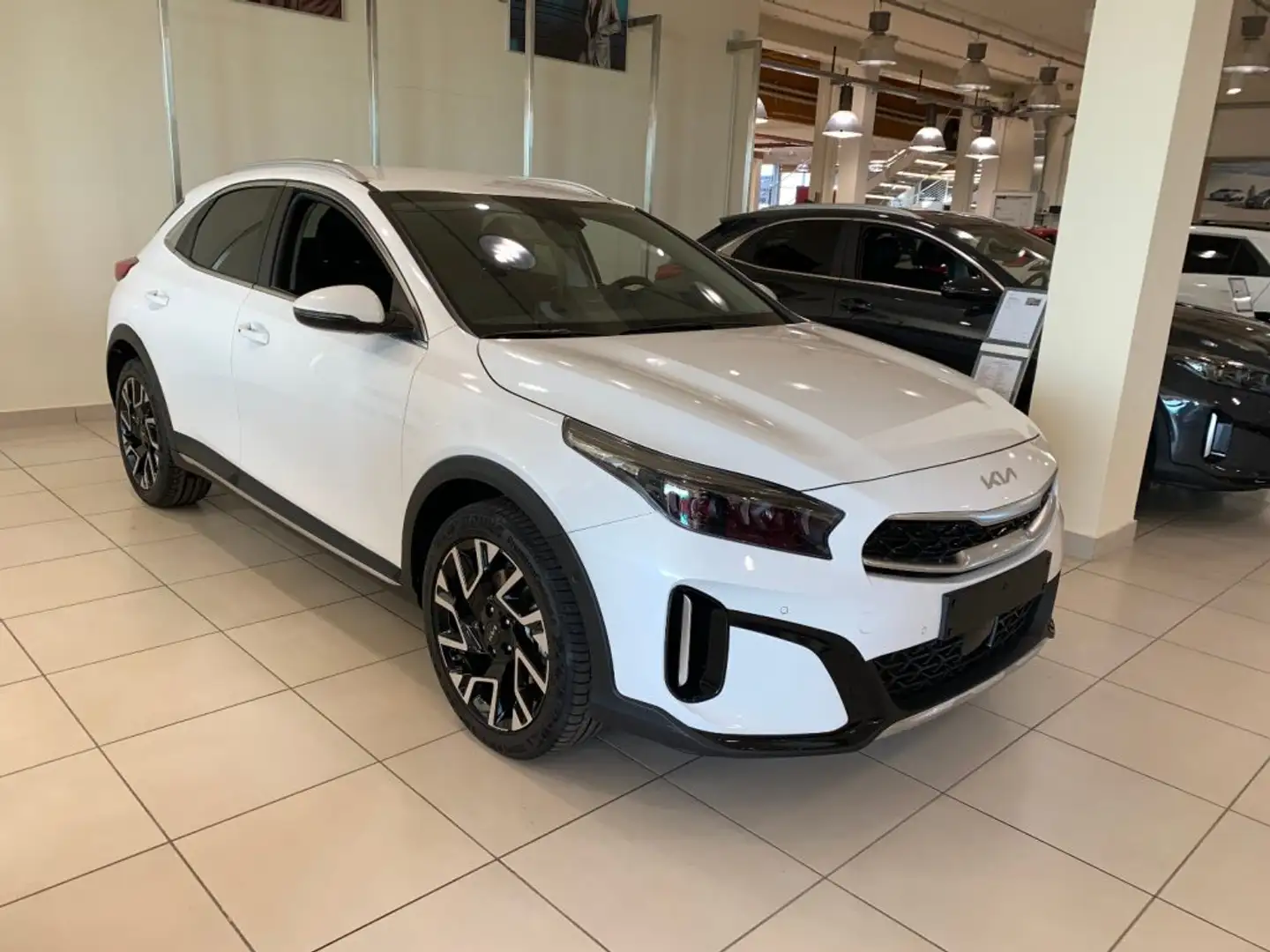 Kia XCeed 1.0 T-GDi GPL Style PRONTA CONSEGNA Bianco - 2