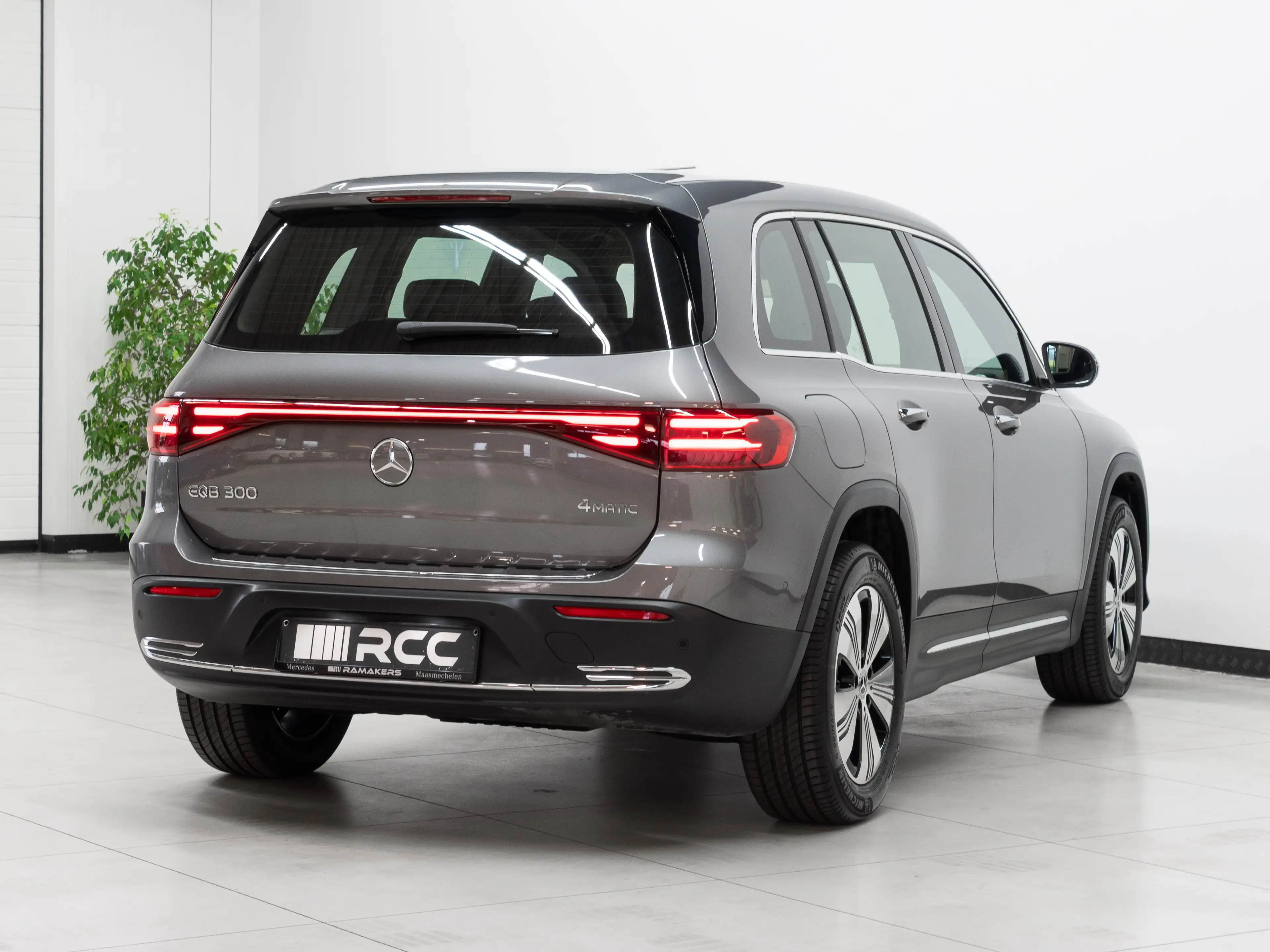 Mercedes-Benz EQB 300 4M Luxury Line Distronic+ 360°cam Keyless-Go — photo 2