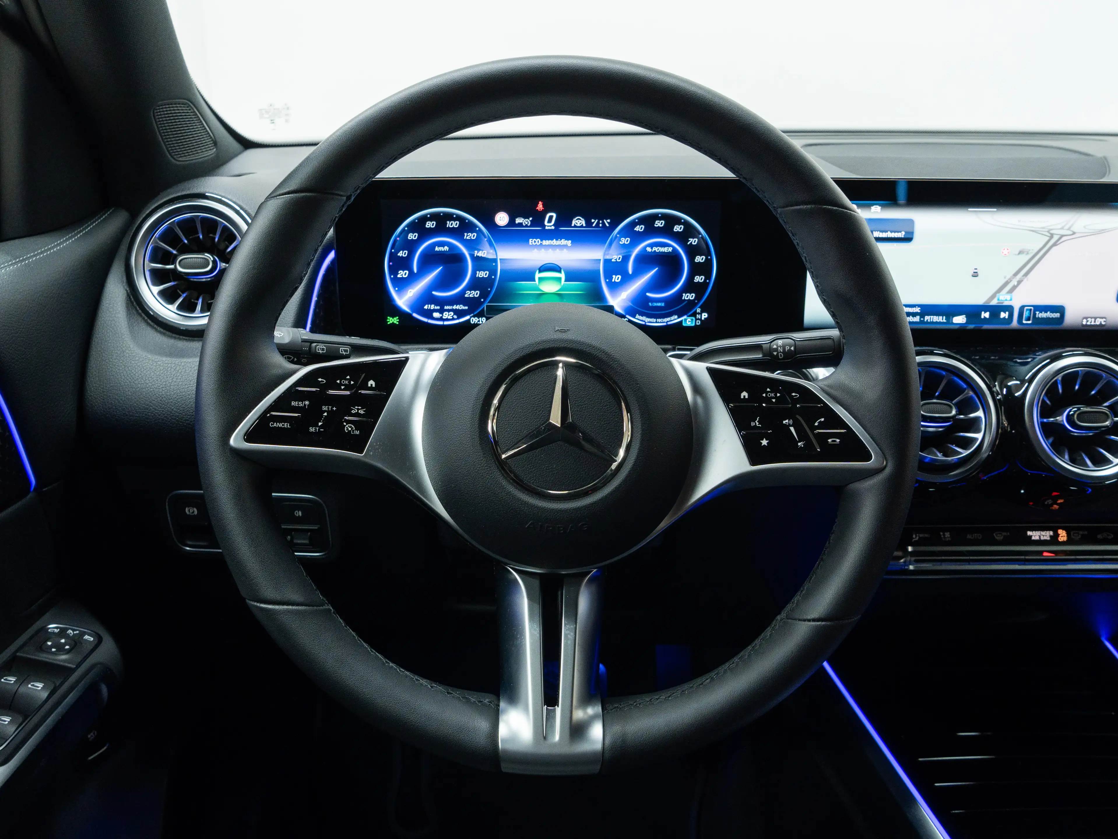 Mercedes-Benz EQB 300 4M Luxury Line Distronic+ 360°cam Keyless-Go — photo 15