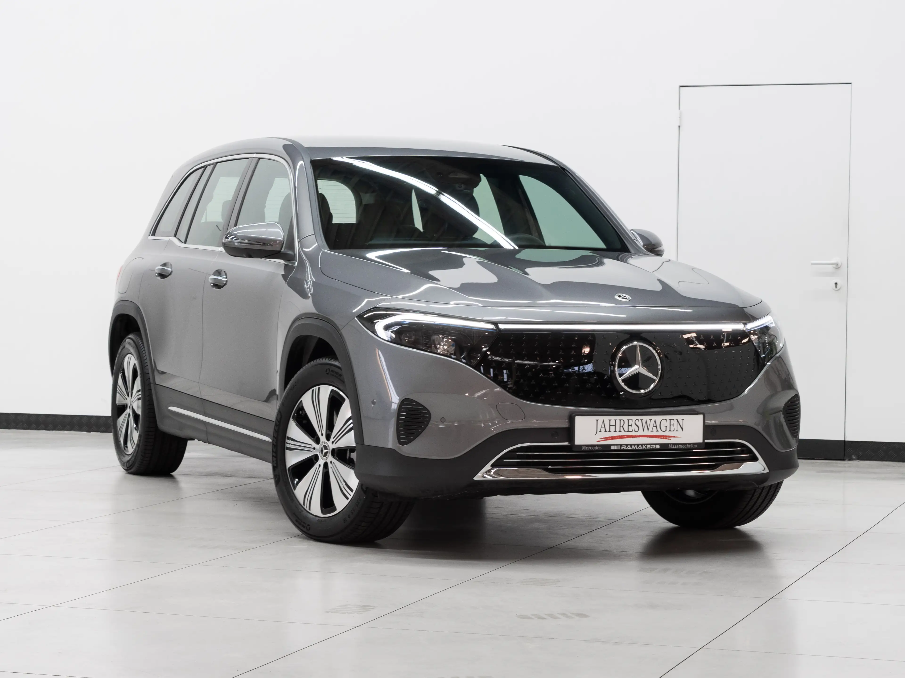 Mercedes-Benz EQB 300 4M Luxury Line Distronic+ 360°cam Keyless-Go — photo 4