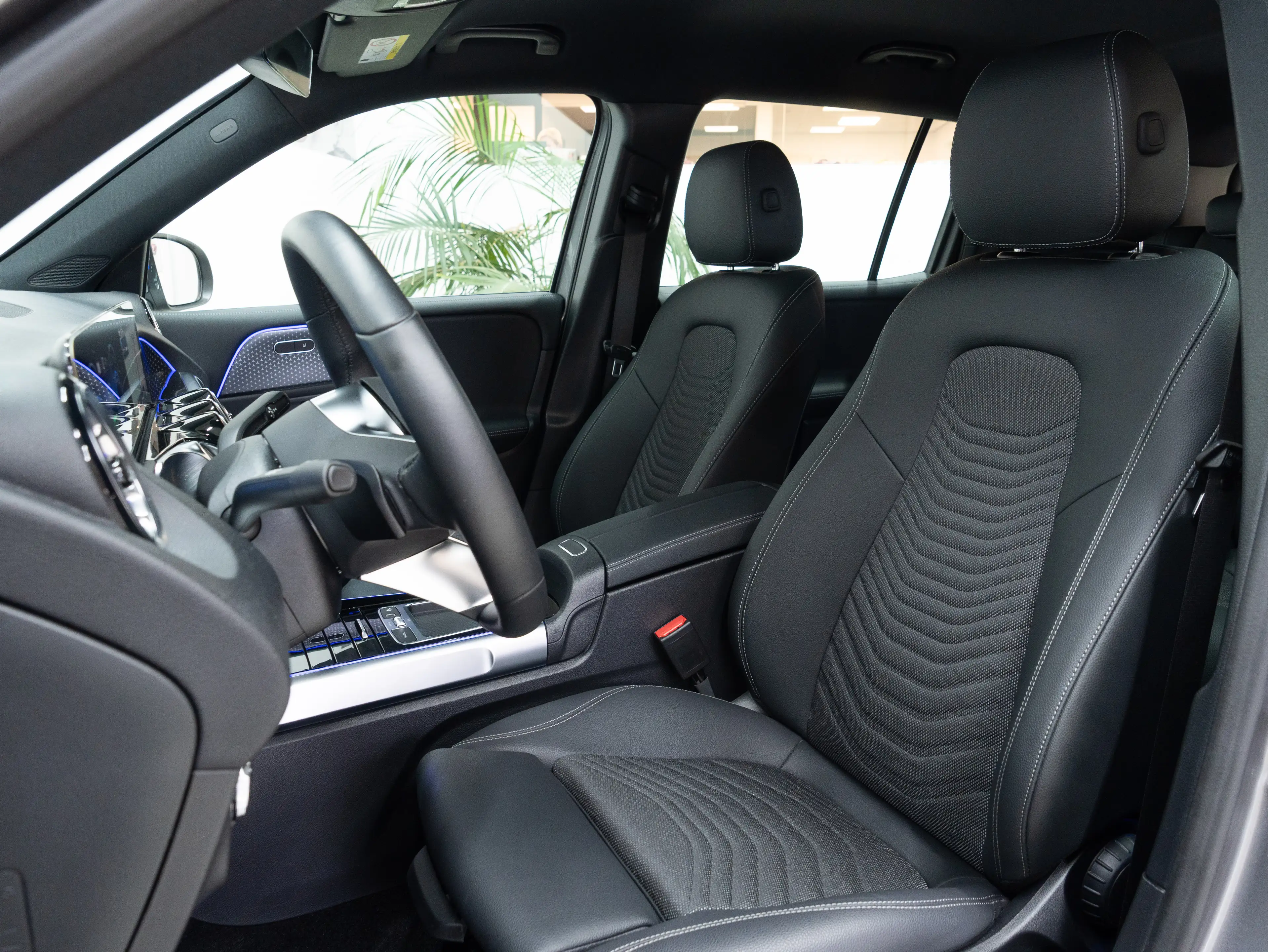 Mercedes-Benz EQB 300 4M Luxury Line Distronic+ 360°cam Keyless-Go — photo 9