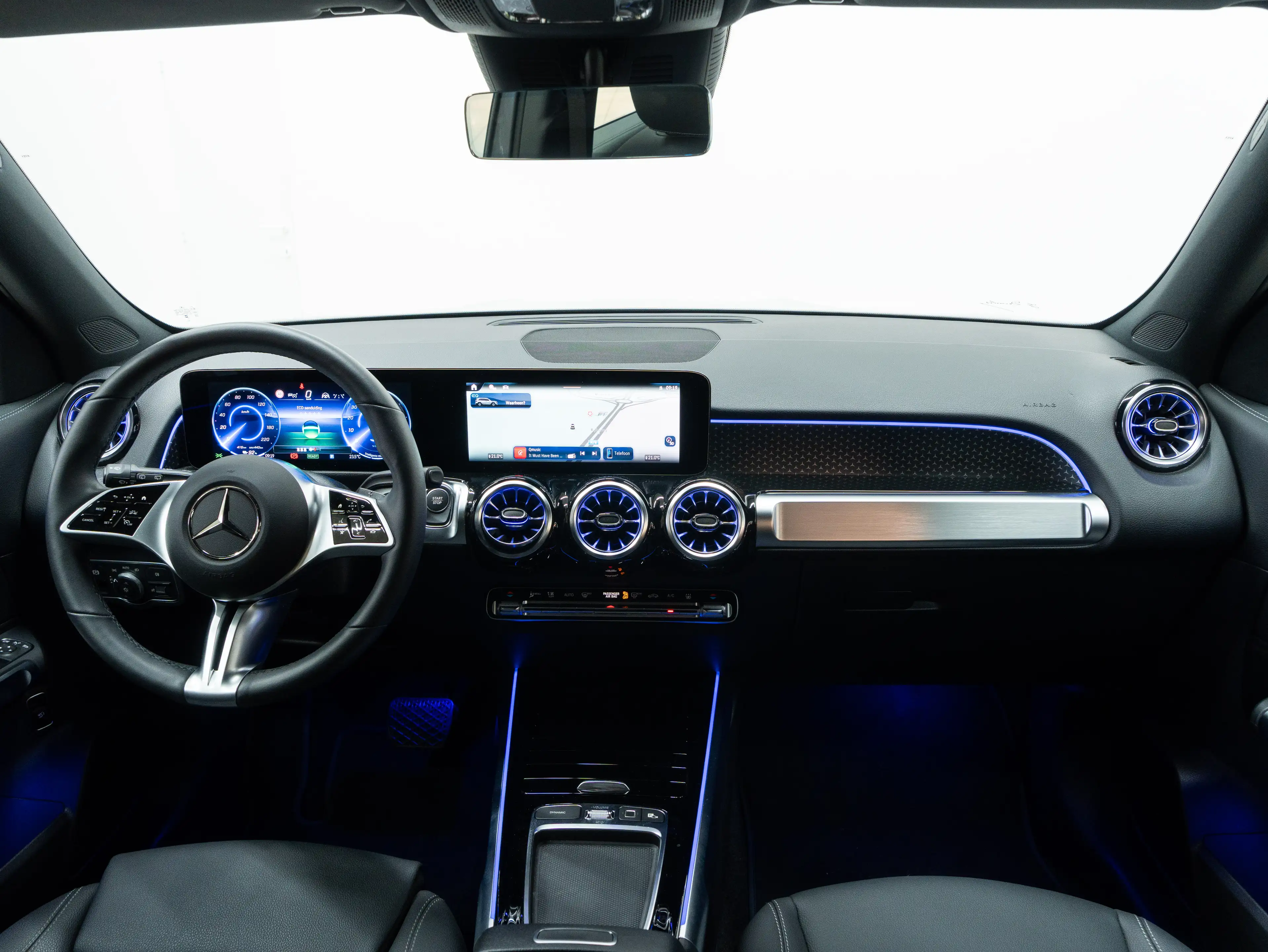 Mercedes-Benz EQB 300 4M Luxury Line Distronic+ 360°cam Keyless-Go — photo 3