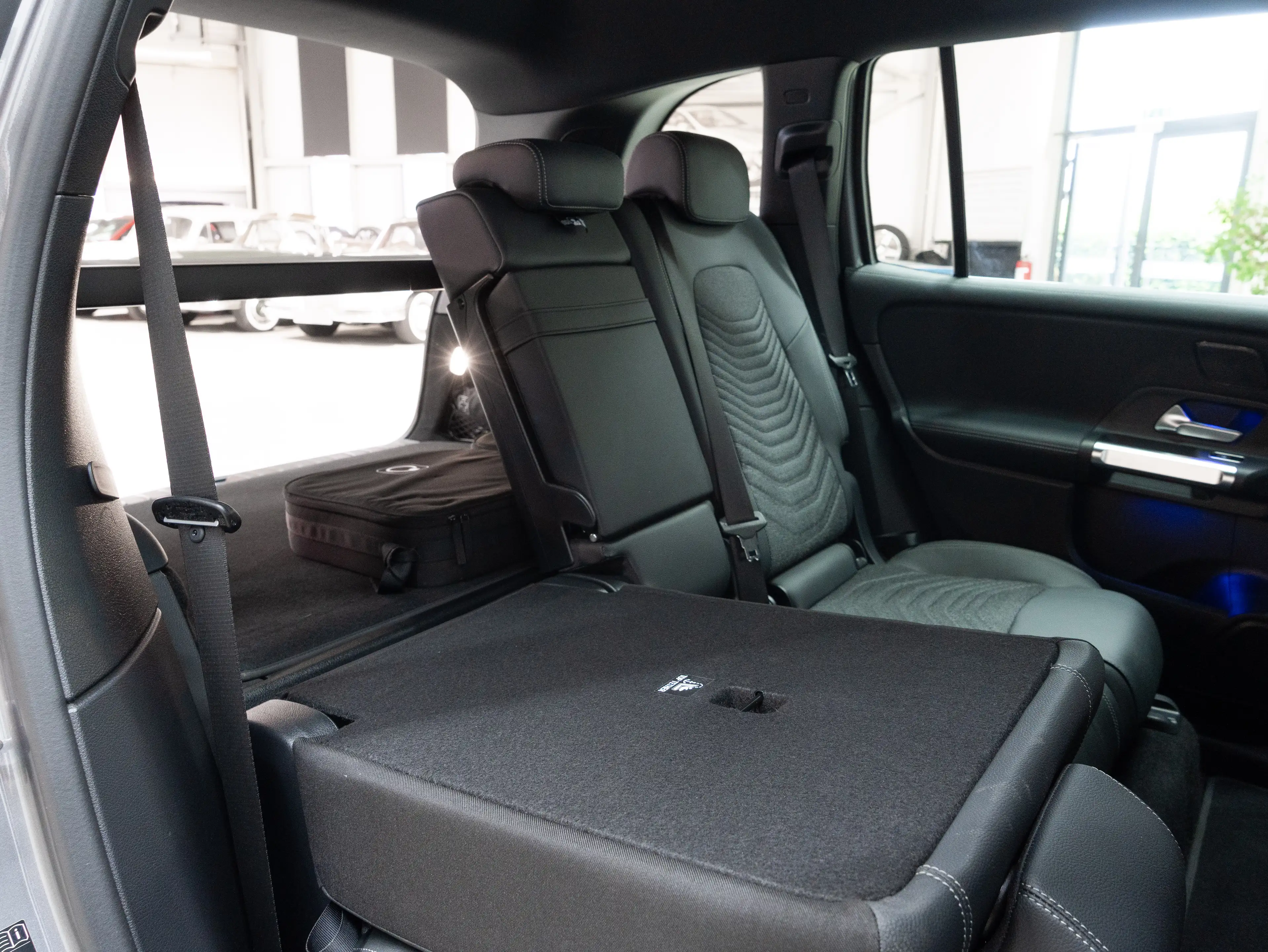 Mercedes-Benz EQB 300 4M Luxury Line Distronic+ 360°cam Keyless-Go — photo 14