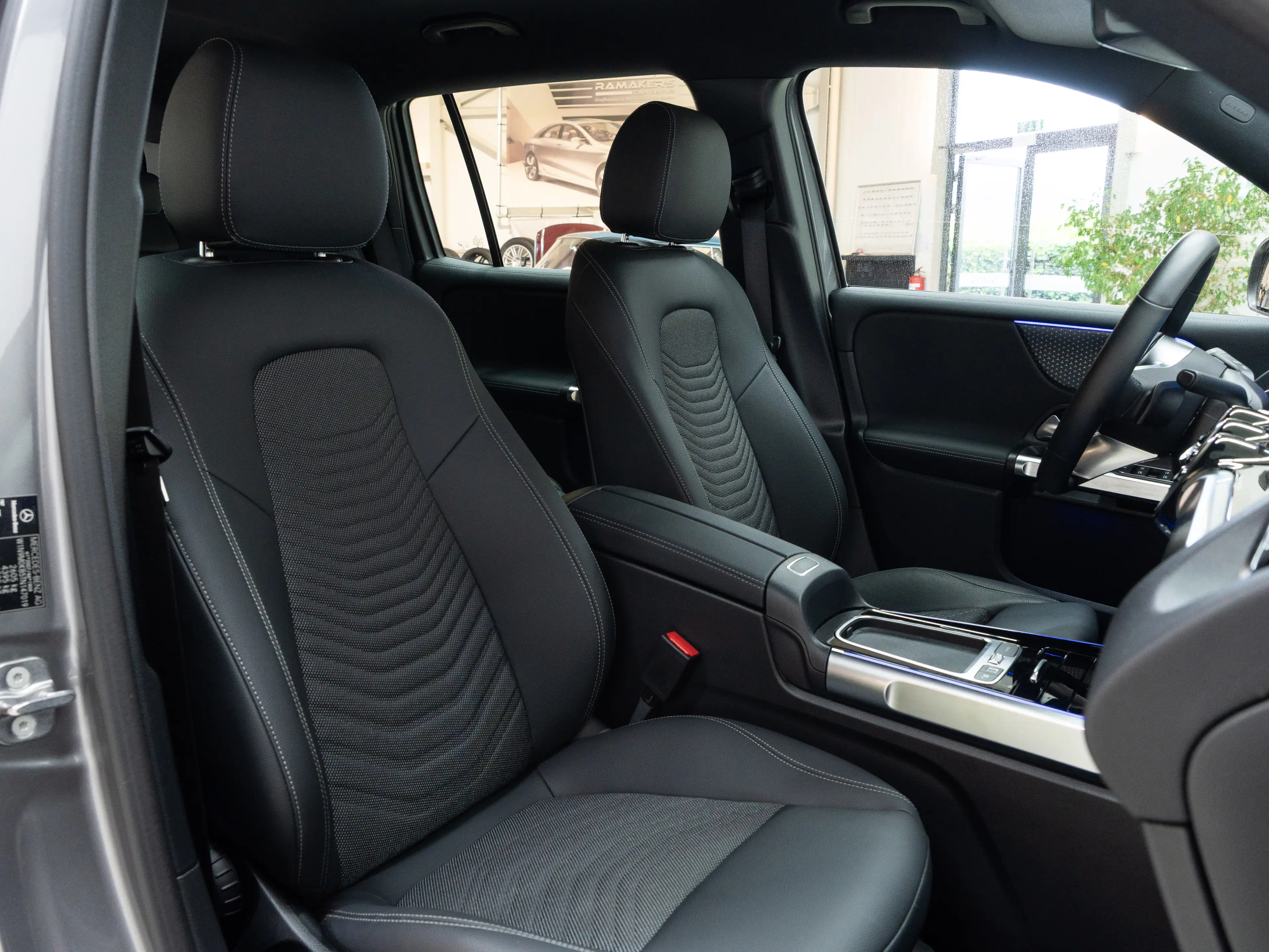 Mercedes-Benz EQB 300 4M Luxury Line Distronic+ 360°cam Keyless-Go — photo 12