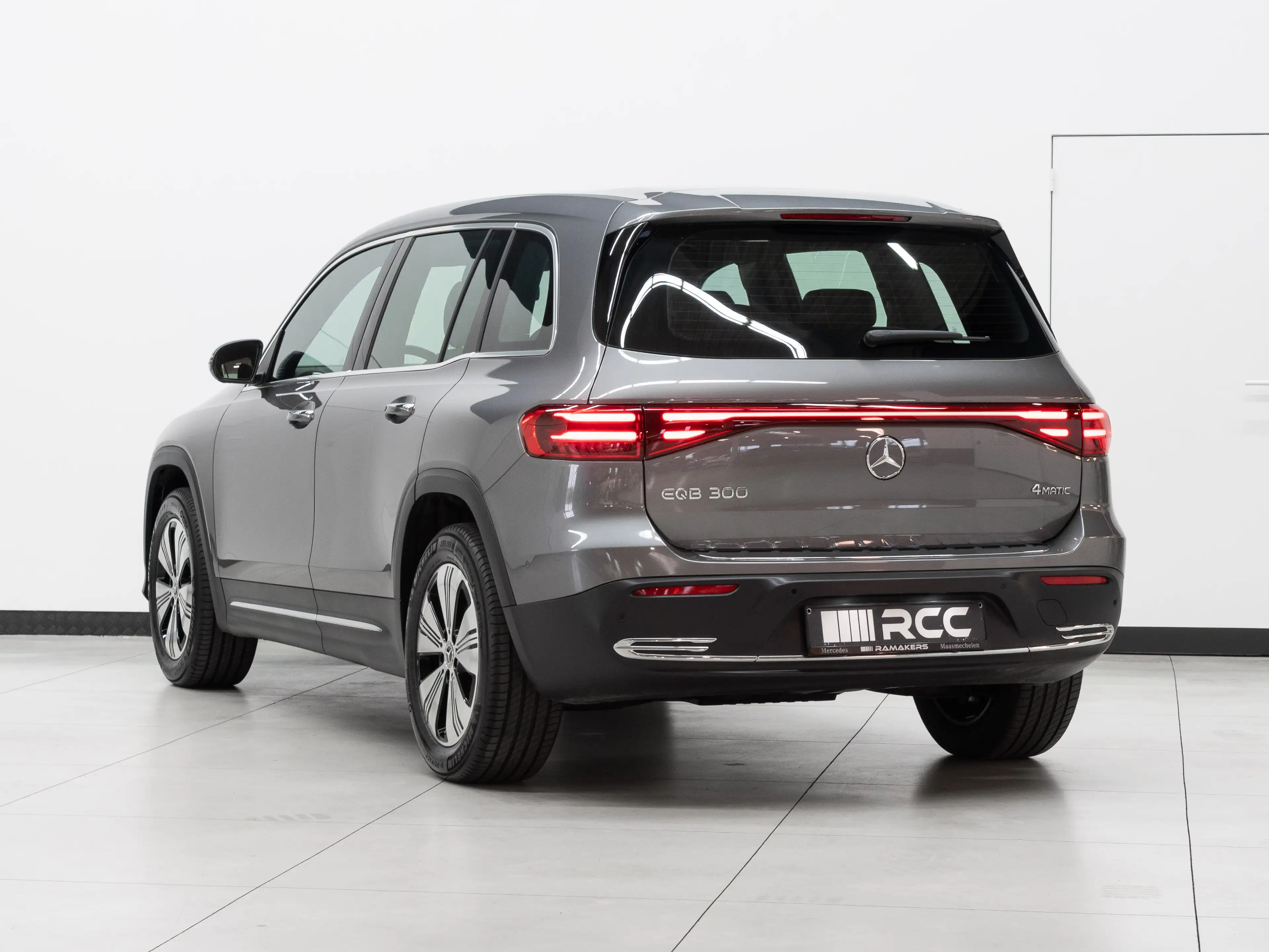 Mercedes-Benz EQB 300 4M Luxury Line Distronic+ 360°cam Keyless-Go — photo 5