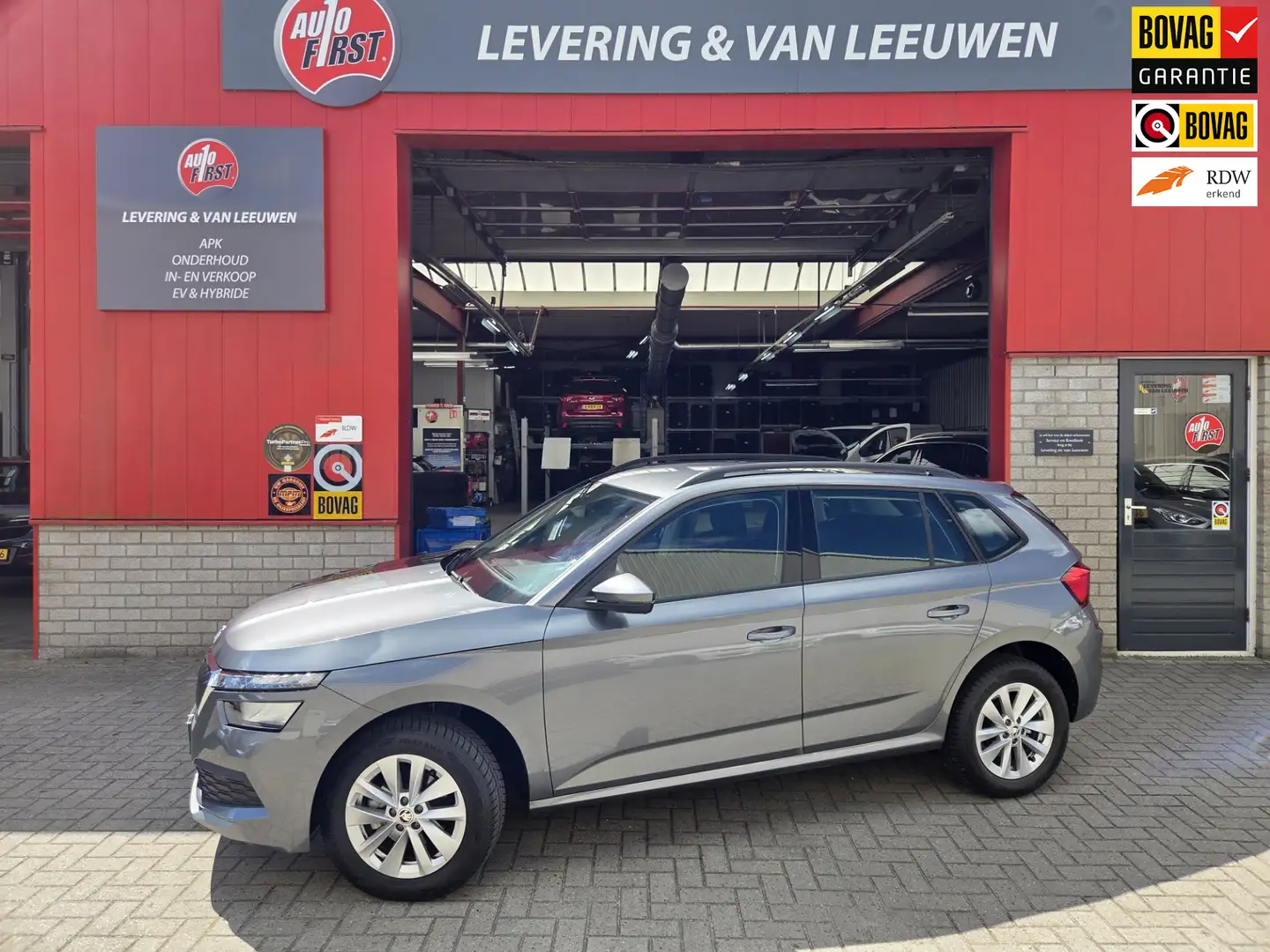 Skoda Kamiq 1.0 TSI Ambition Automaat/ Camera achter/ Parkeers Grijs - 1