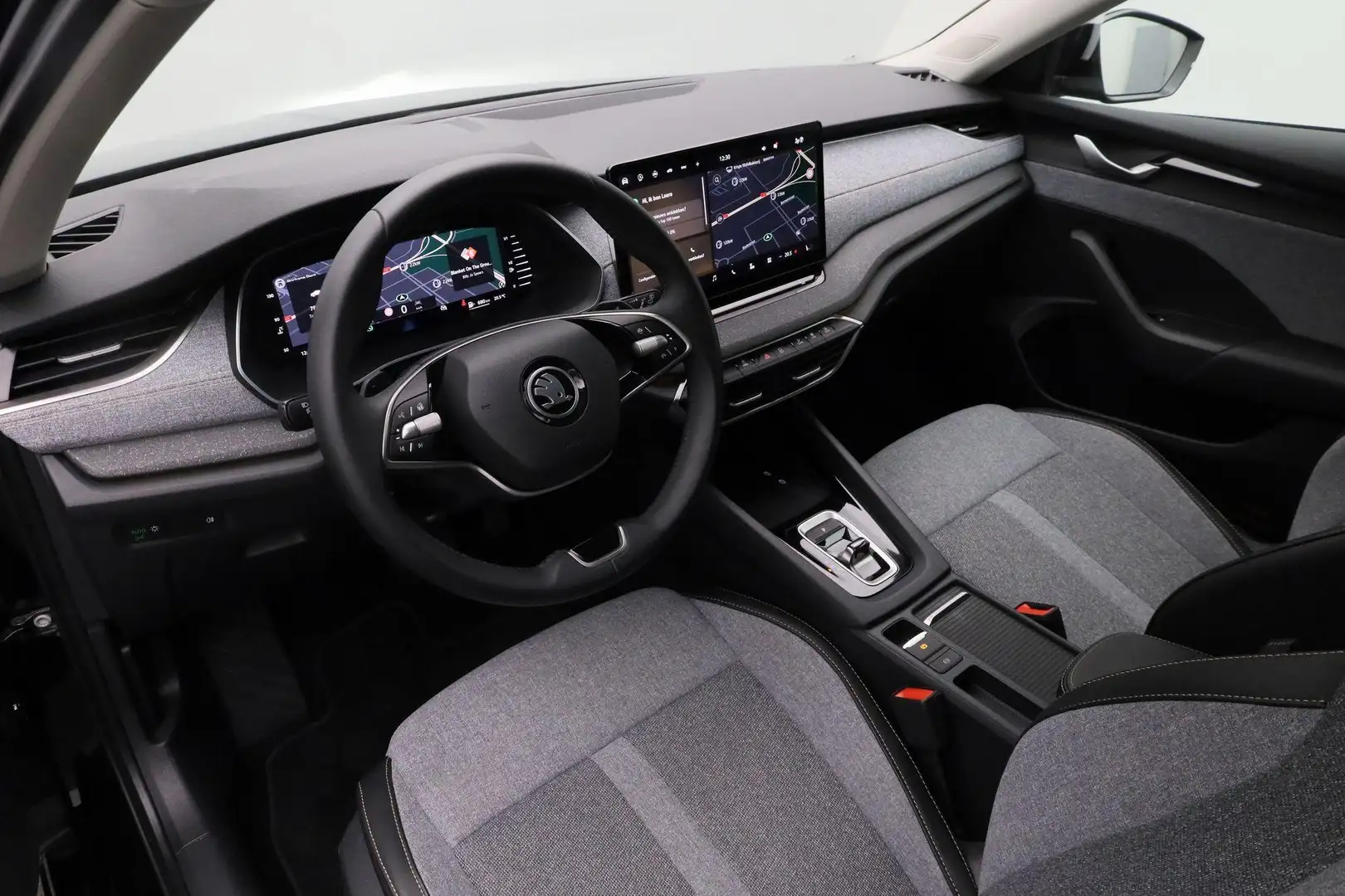 Skoda Octavia Combi 1.5 TSI 115 pk DSG MHEV Business Edition | S Zwart - 2