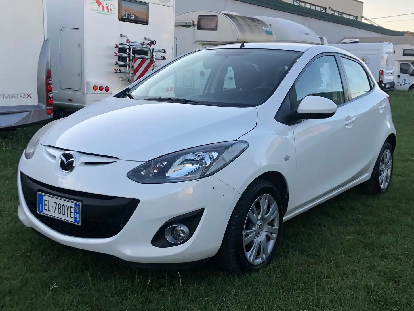 Mazda 2 2 II 2011 1.3 Trendy 75cv 5p Neopatenti Bianco - 1