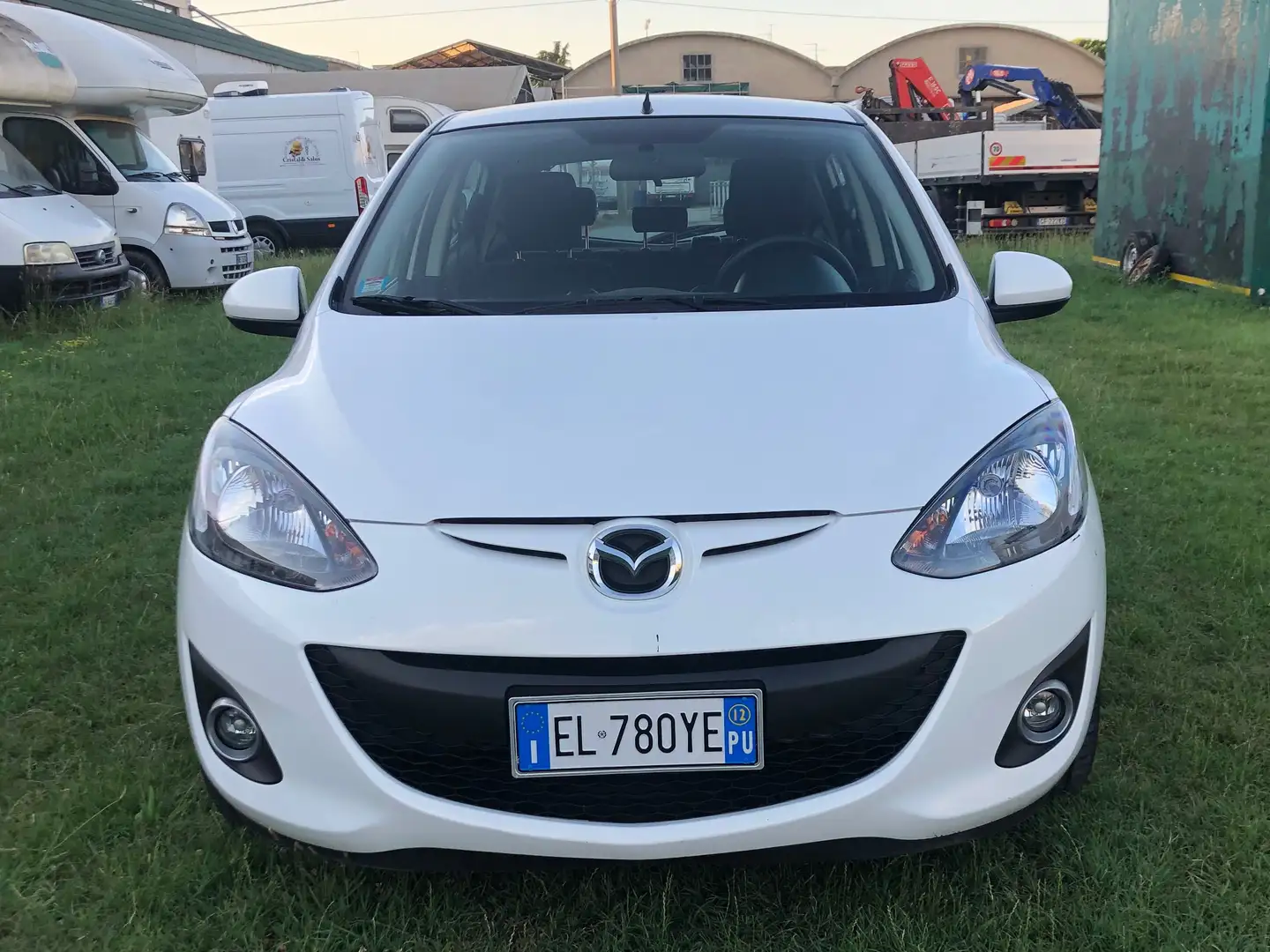 Mazda 2 2 II 2011 1.3 Trendy 75cv 5p Neopatenti Bianco - 2
