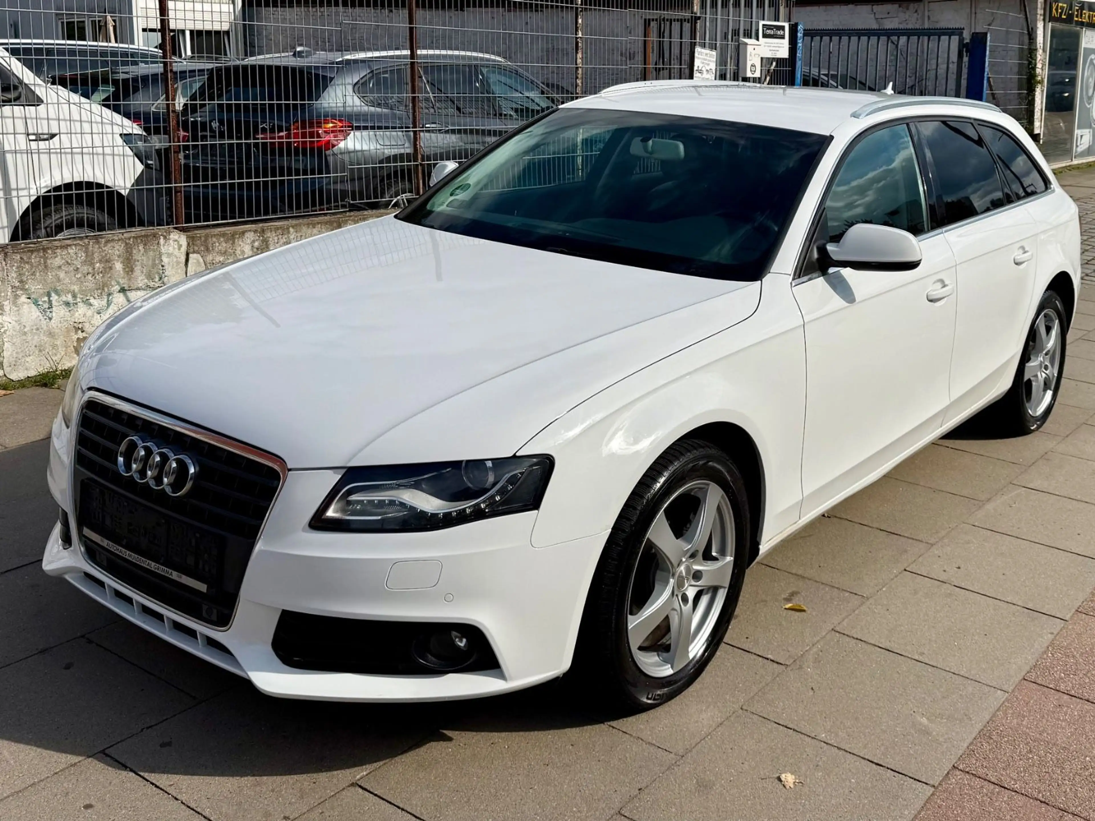 Audi A4 Avant Ambiente * AUOMATIK * TÜV NEU — photo 2