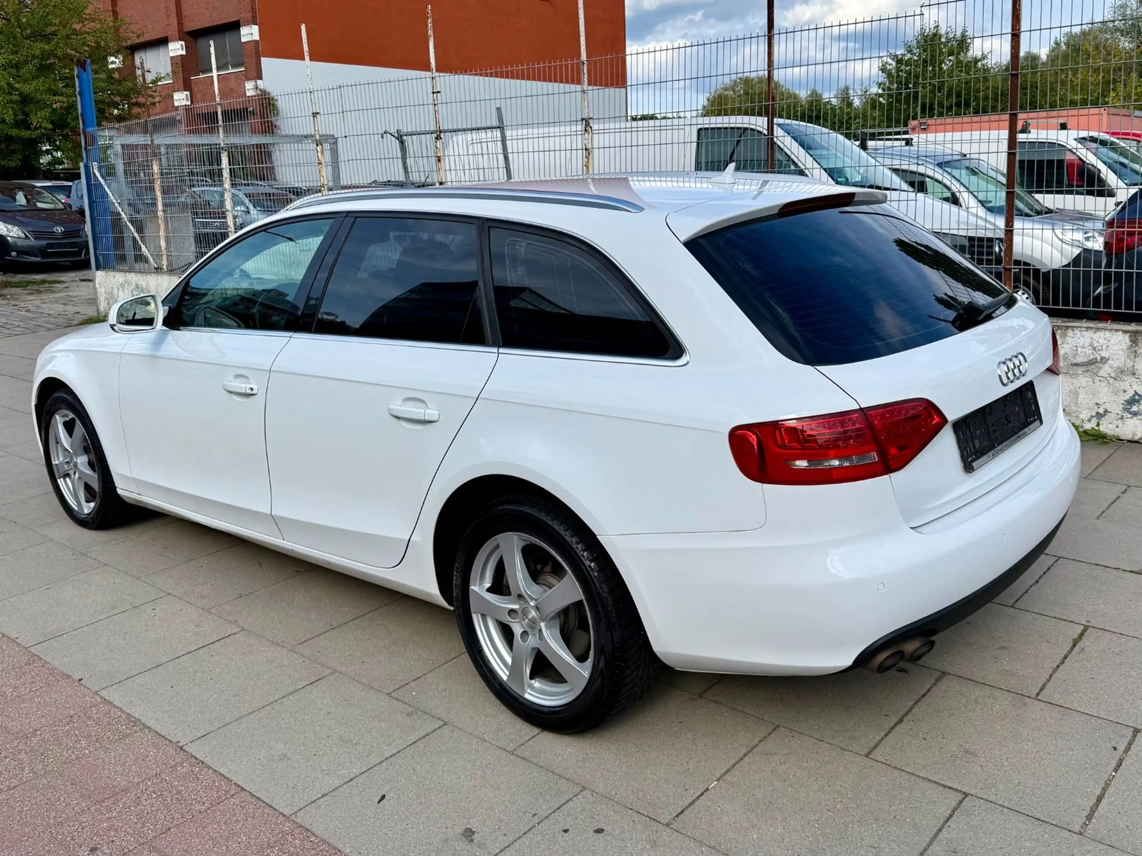 Audi A4 Avant Ambiente * AUOMATIK * TÜV NEU — photo 14