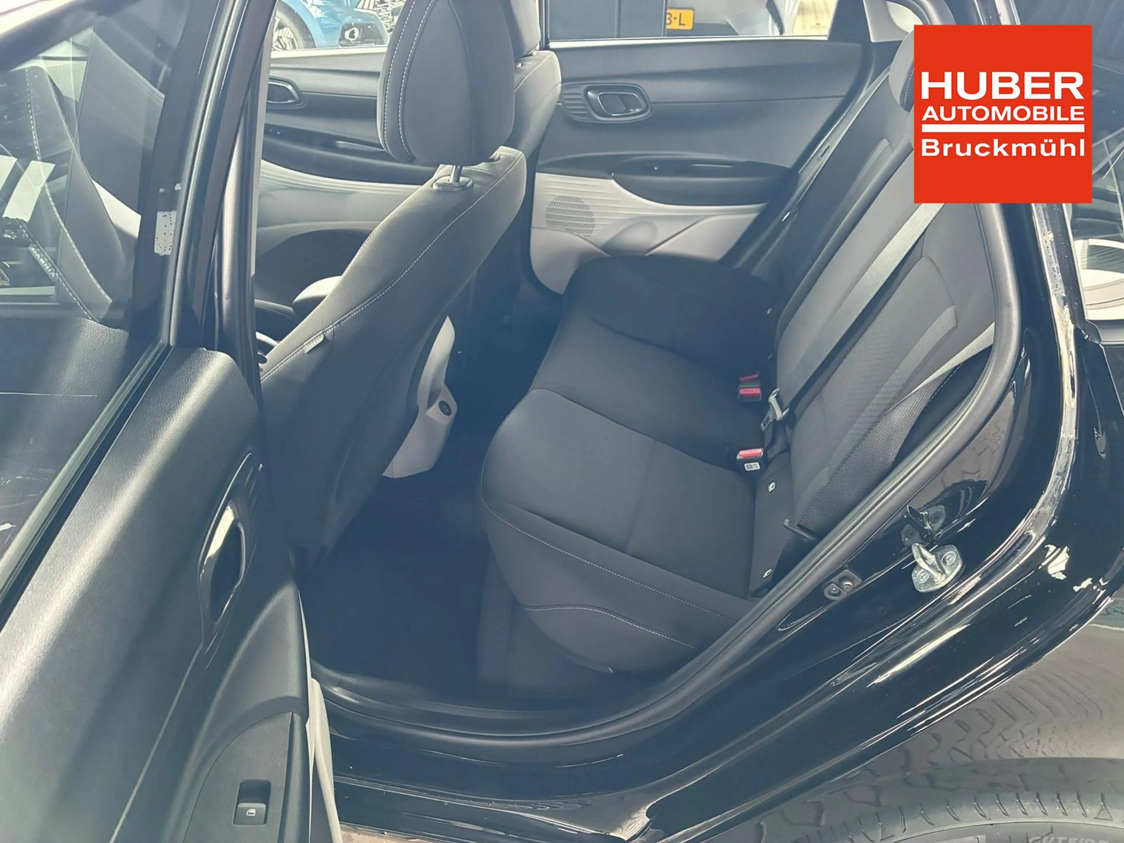 Hyundai i20 Pure 1.2 MPI / Navi PDC Hinten + Kamera Abgedun... — photo 6