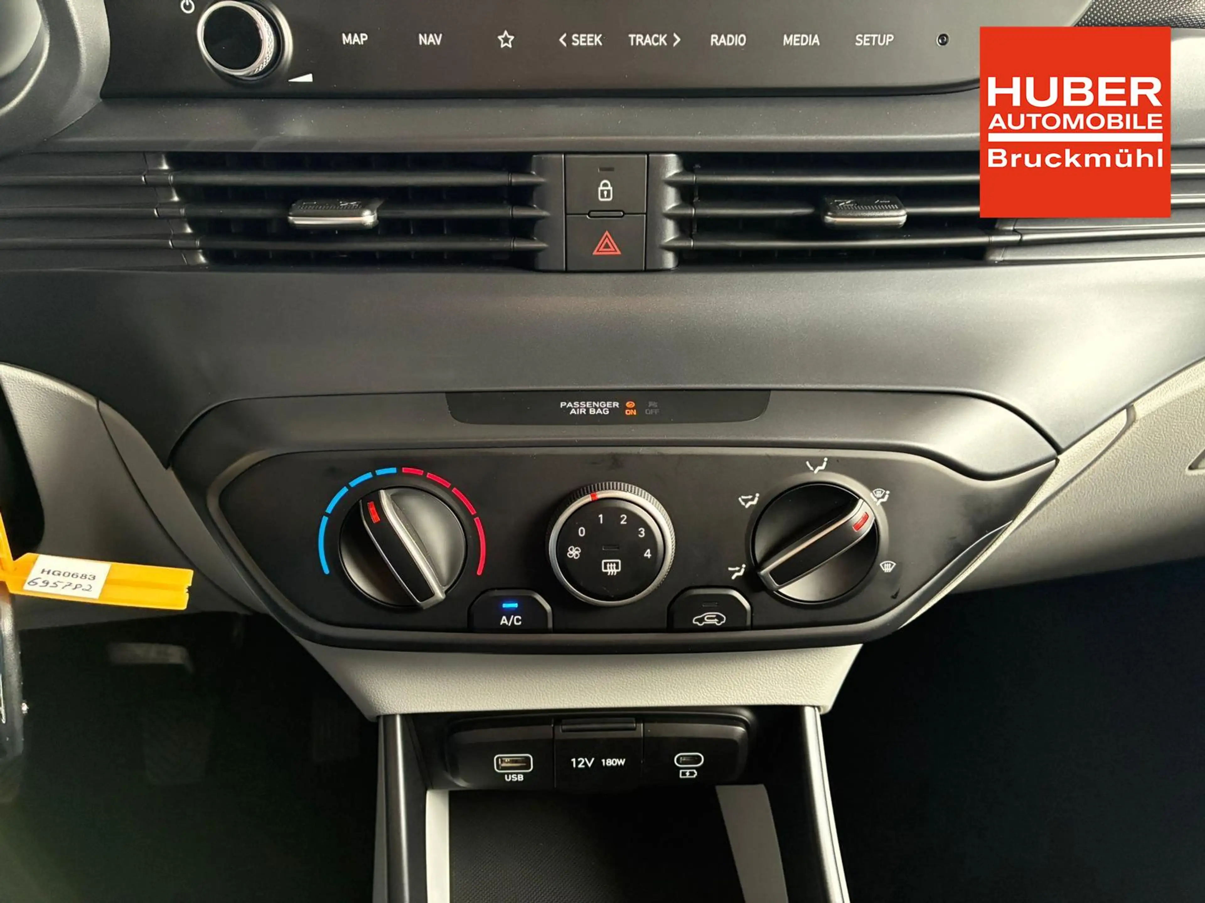 Hyundai i20 Pure 1.2 MPI / Navi PDC Hinten + Kamera Abgedun... — photo 15