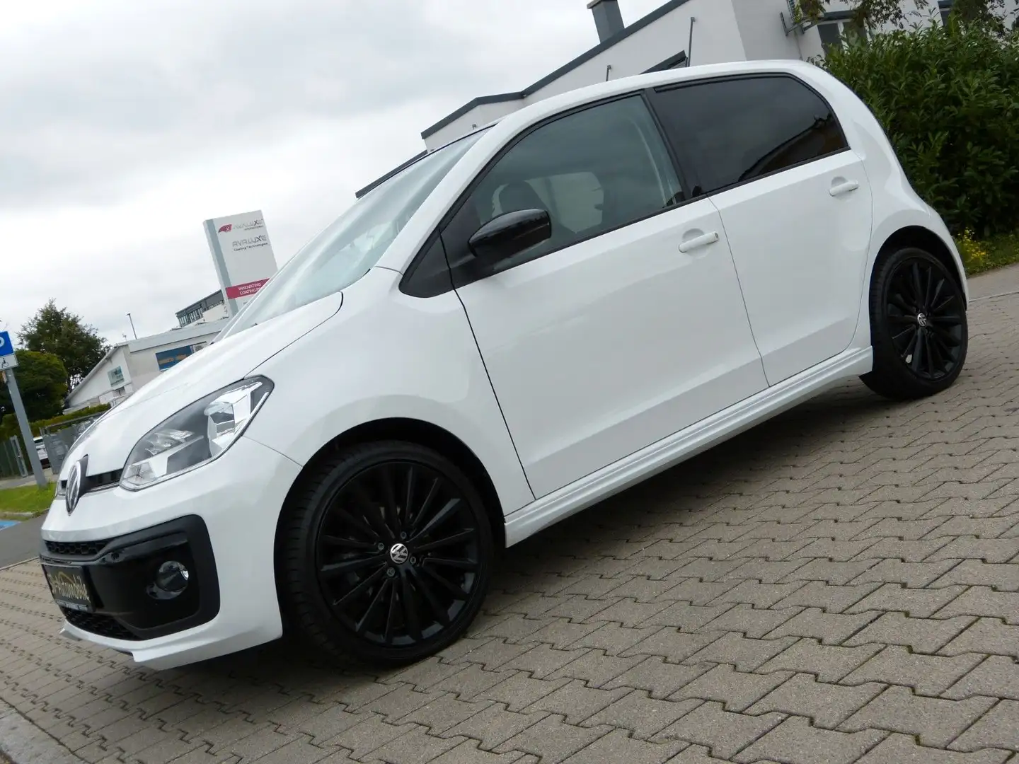 Volkswagen up! 1.0 R-Line *Klimaaut*Kamera*SHZ*Tempo*PDC* Weiß - 1