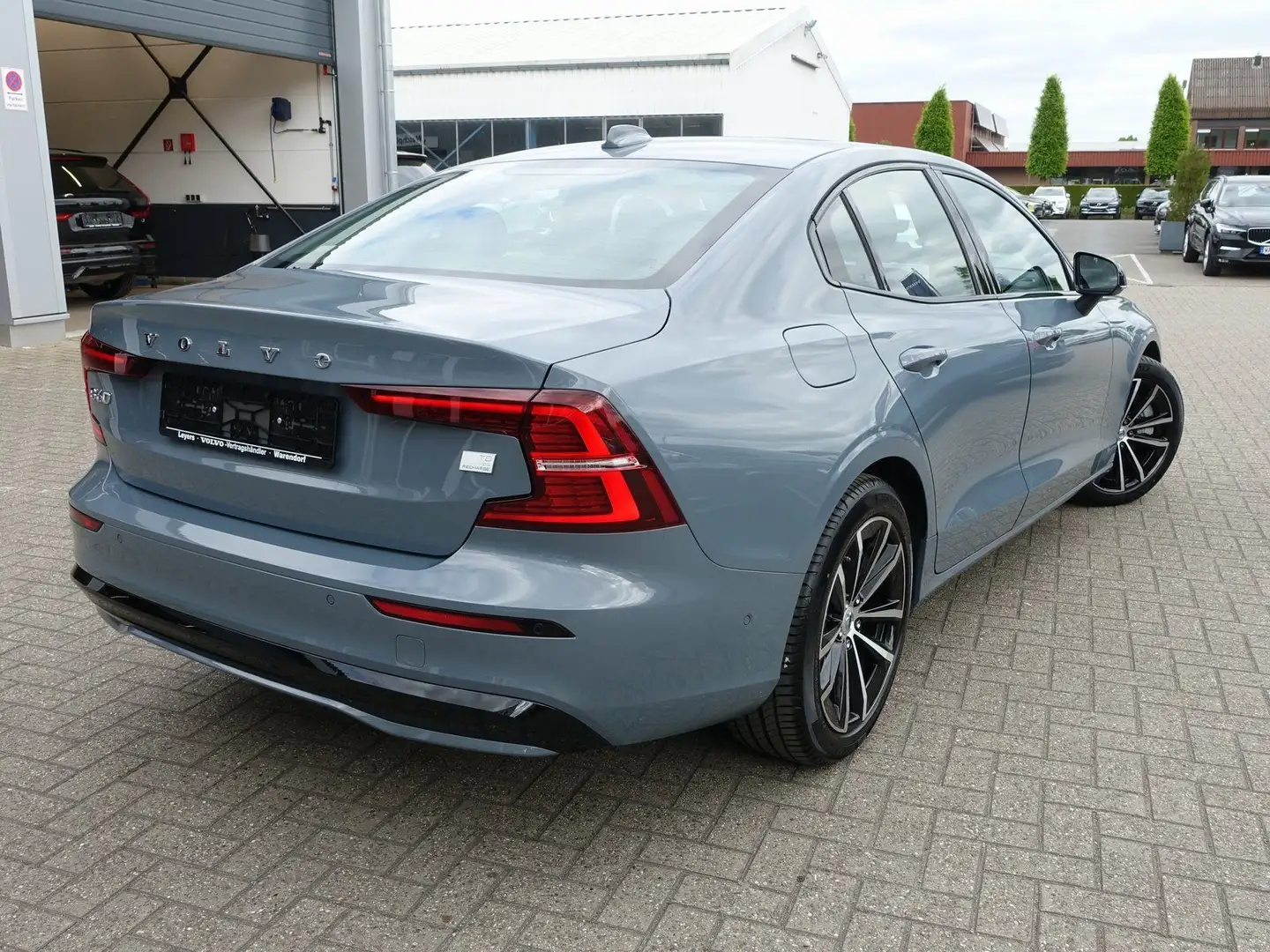 Volvo S60 Recharge Ultimate T8 AWD/H&K/360°/HeadUP Szürke - 2