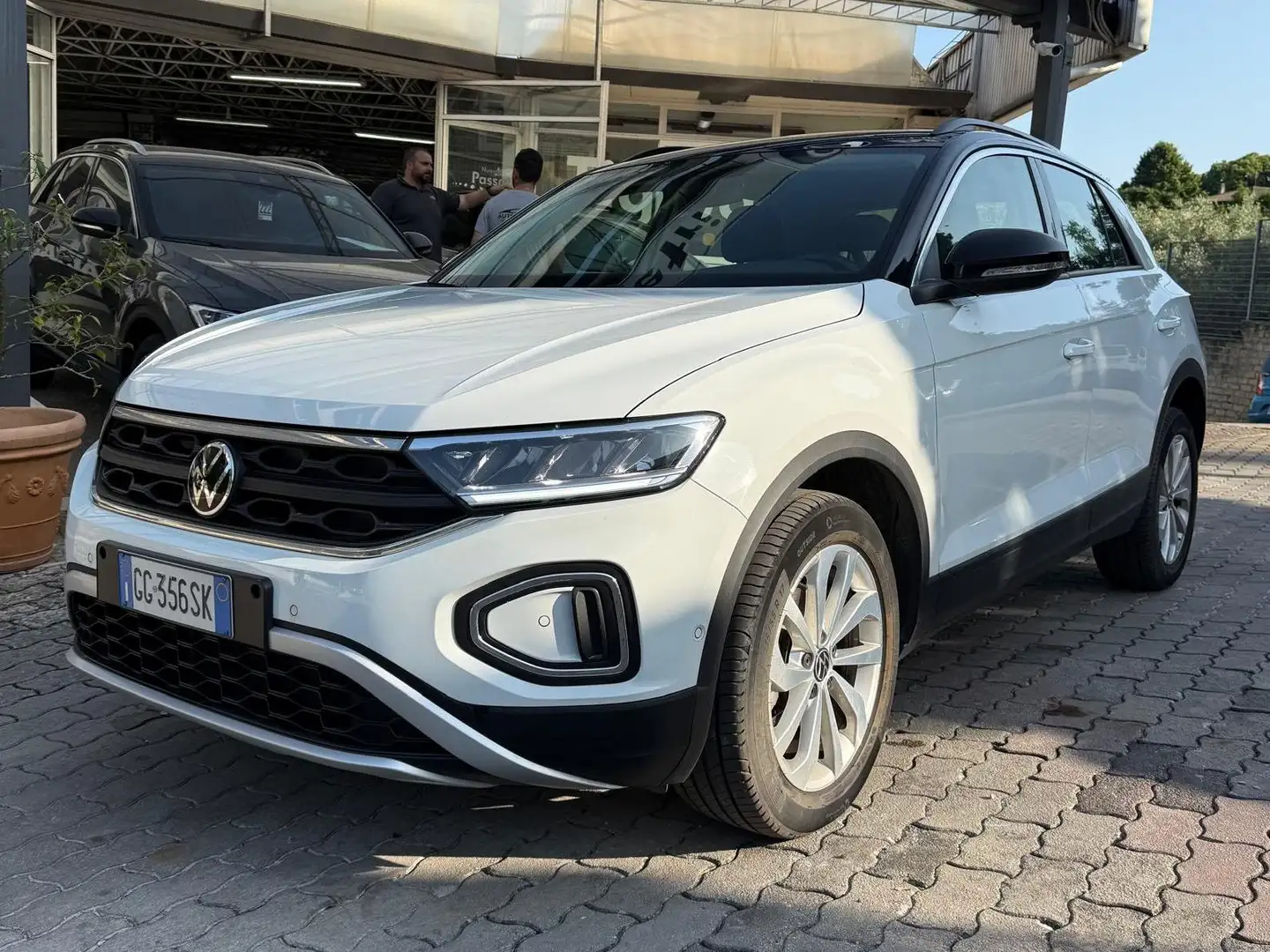 Volkswagen T-Roc T-Roc 2022 1.0 tsi Life 110cv Bianco - 1