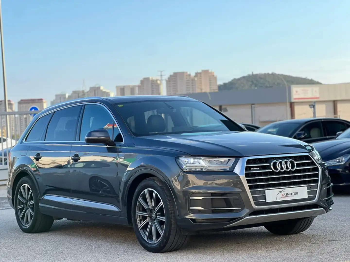 Audi Q7 3.0TDI sport quattro Tip. 200kW(9.75) Gris - 1