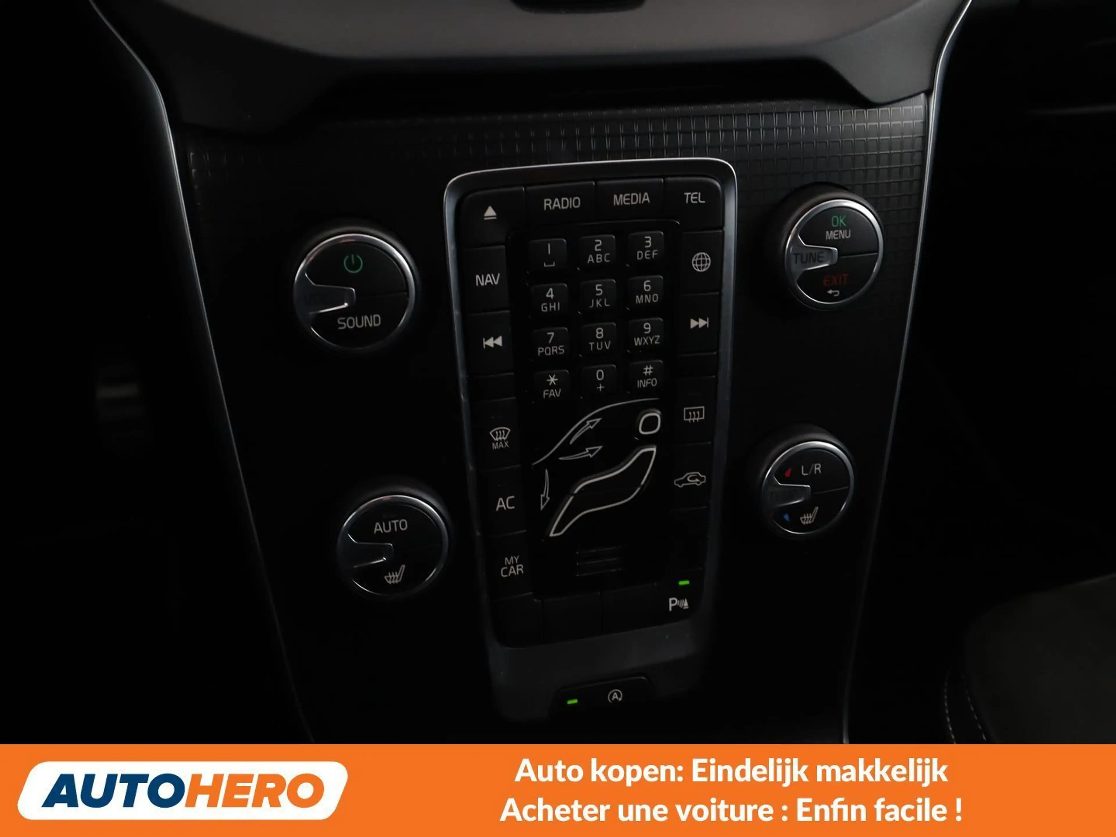 Volvo V40 2.0 T2 R-Design — photo 11