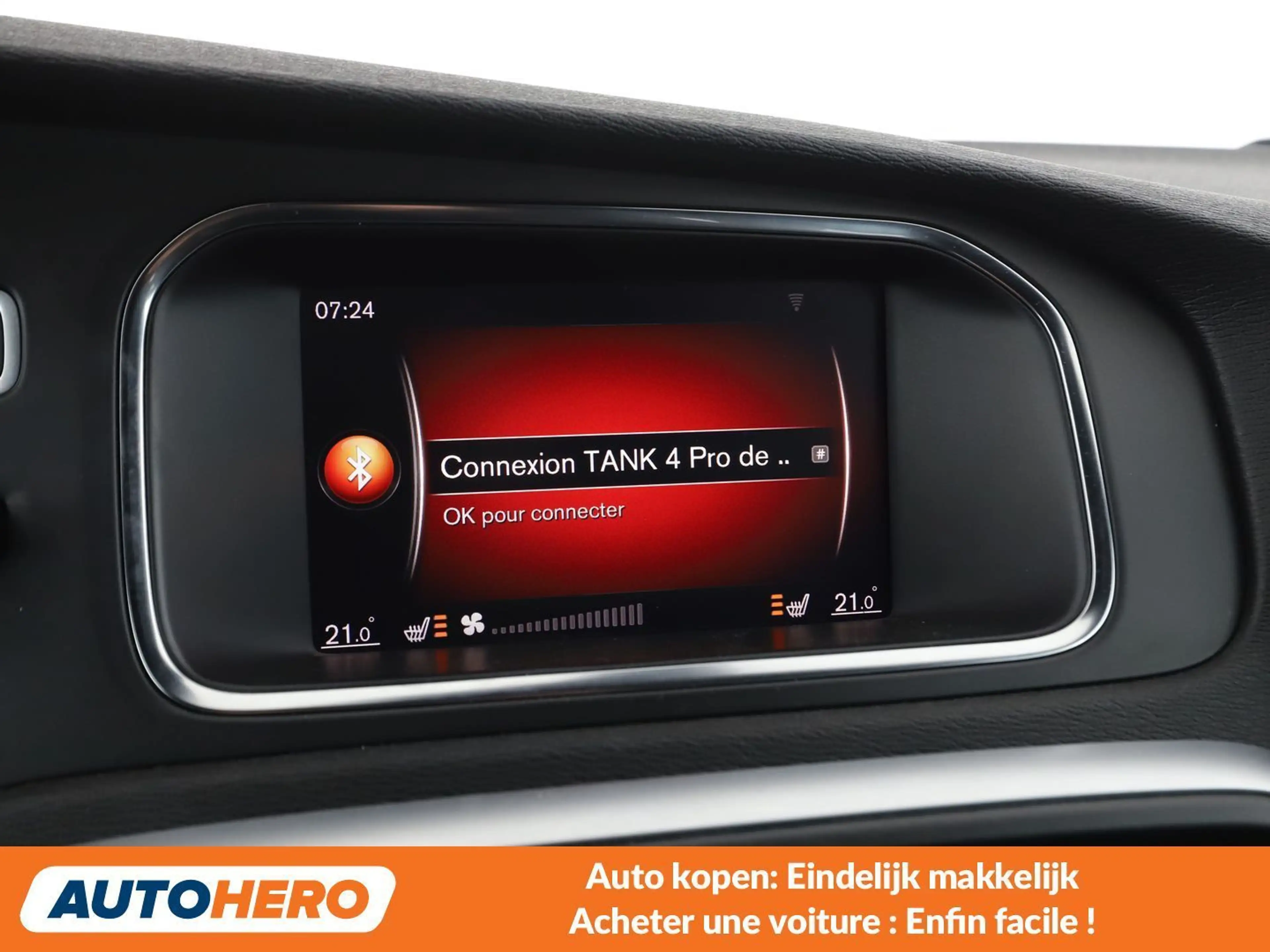 Volvo V40 2.0 T2 R-Design — photo 9