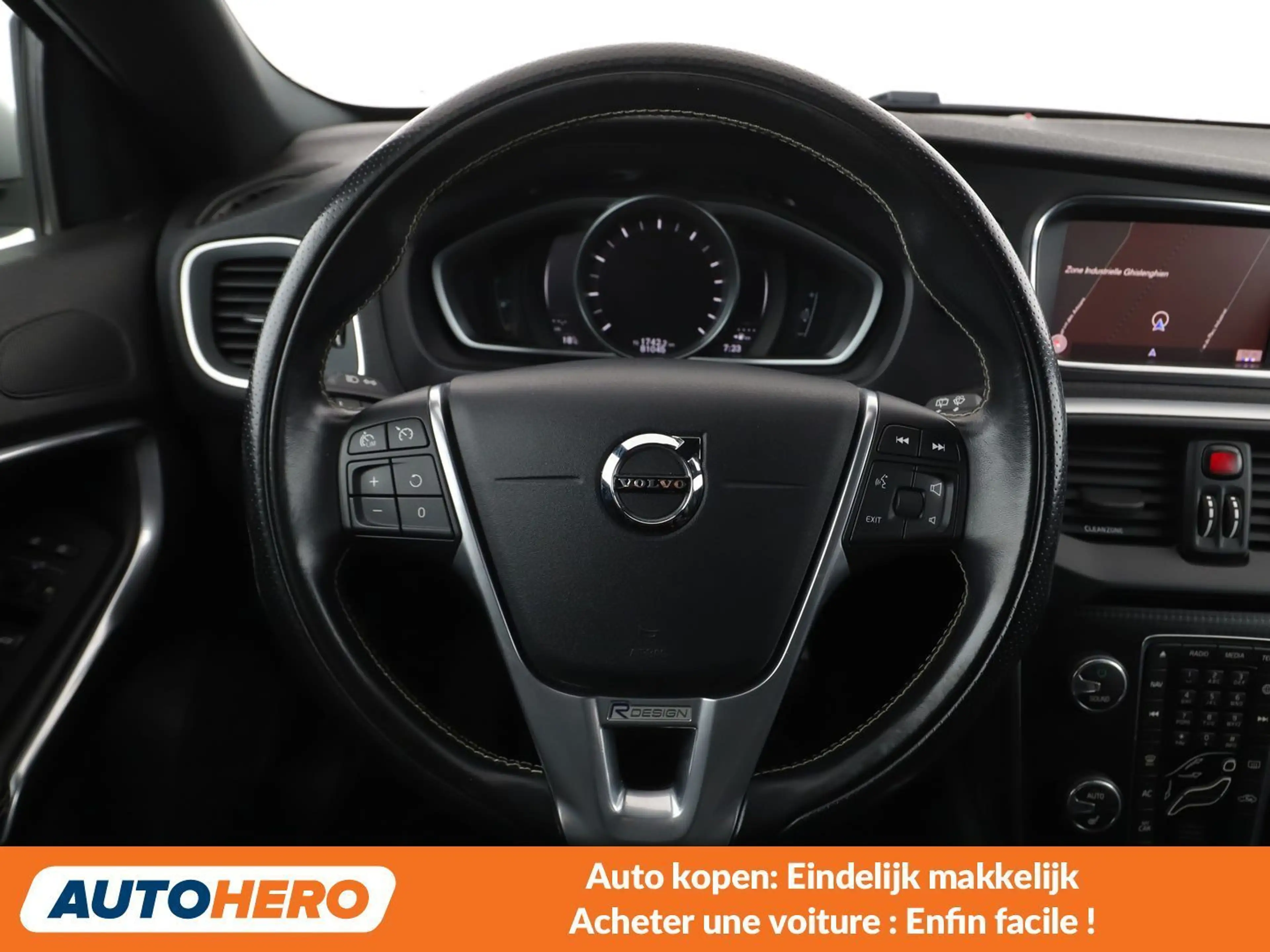 Volvo V40 2.0 T2 R-Design — photo 5