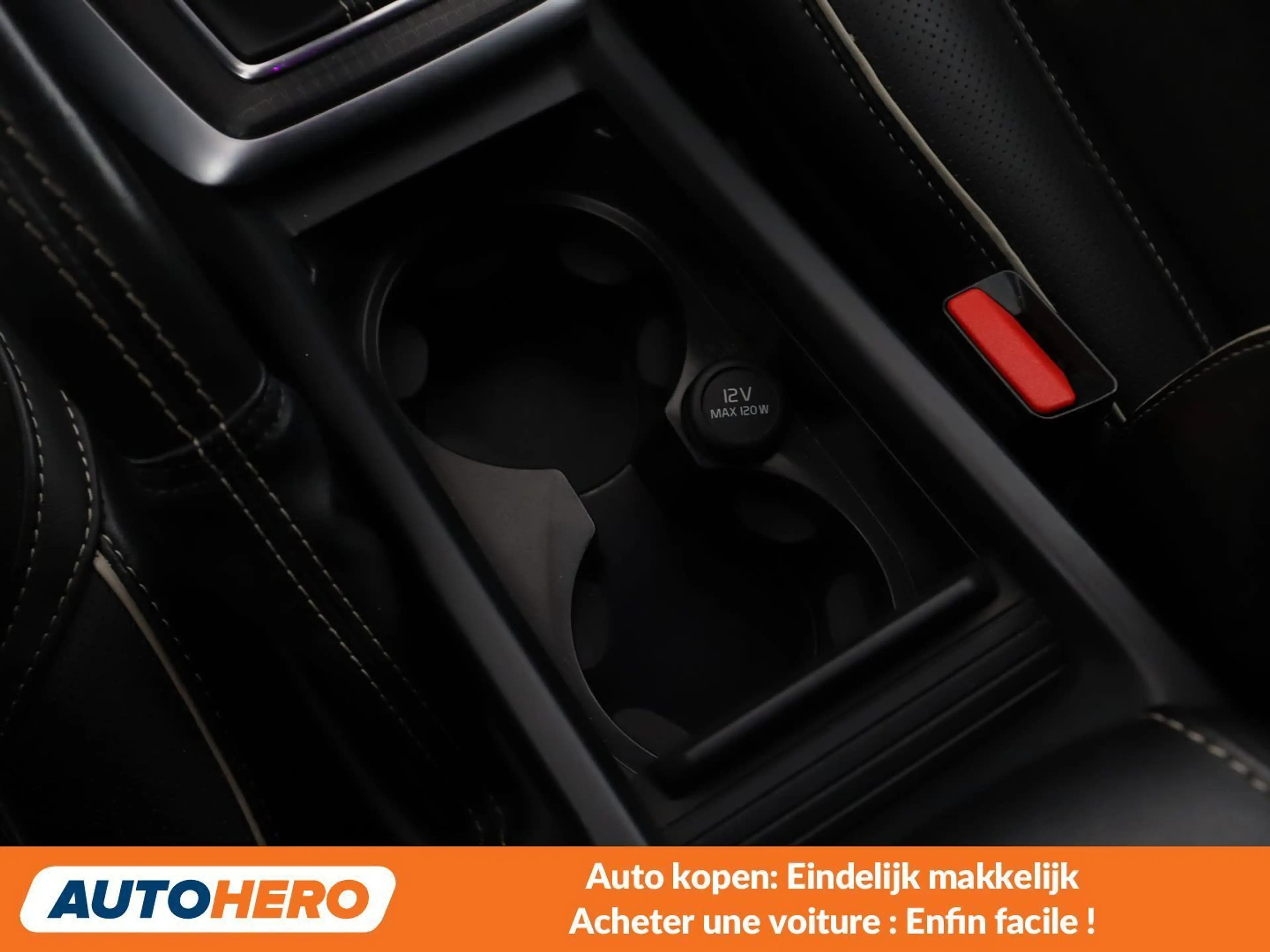 Volvo V40 2.0 T2 R-Design — photo 12