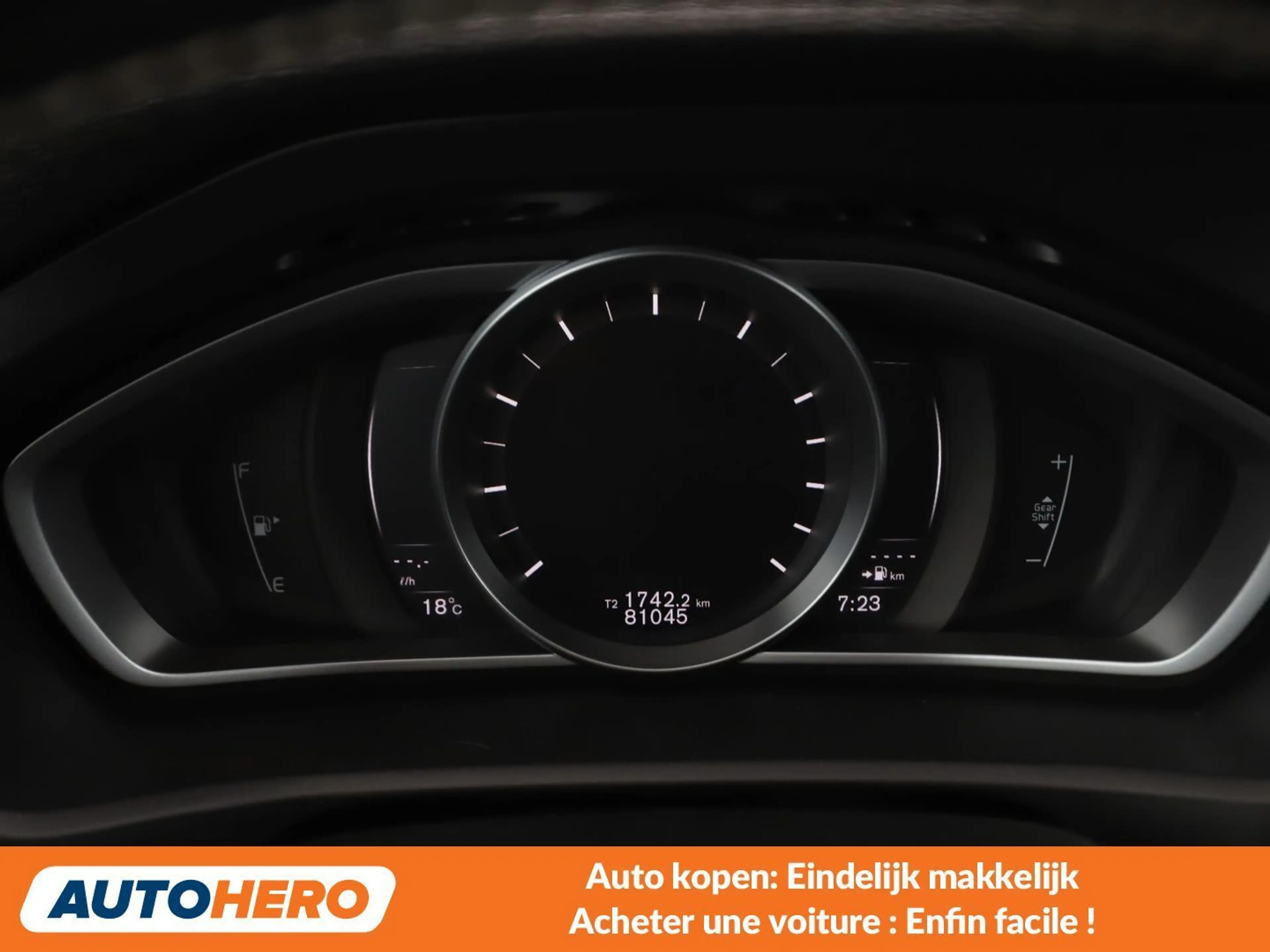 Volvo V40 2.0 T2 R-Design — photo 6