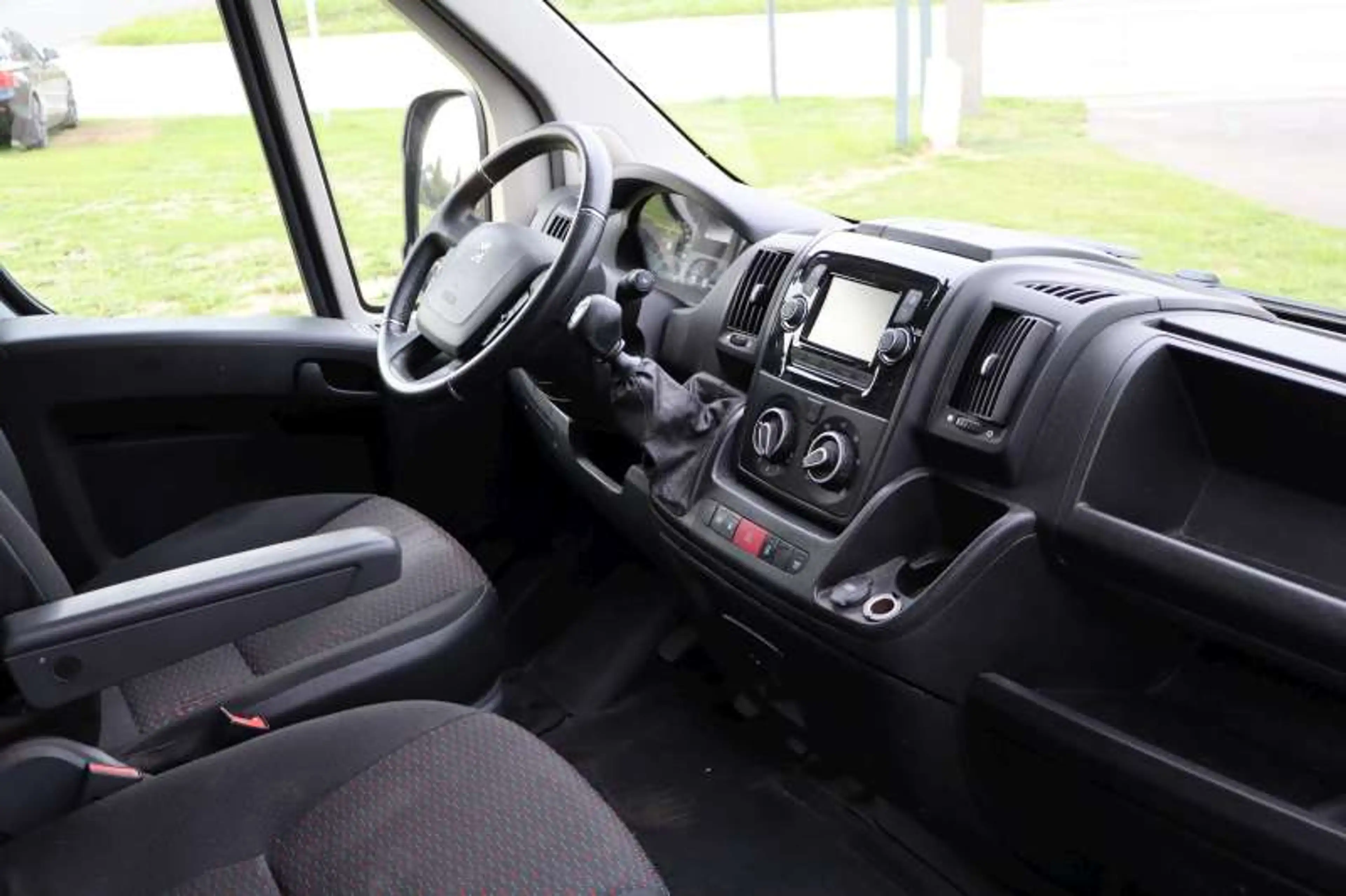 Peugeot Boxer 2.2 BlueHDi L2H2 Navi/Airco/Camera/Trekhaak/DAB — photo 12