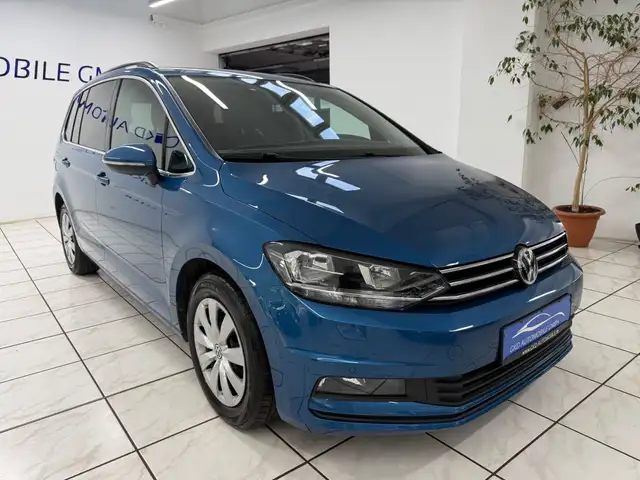 Volkswagen Touran view 4