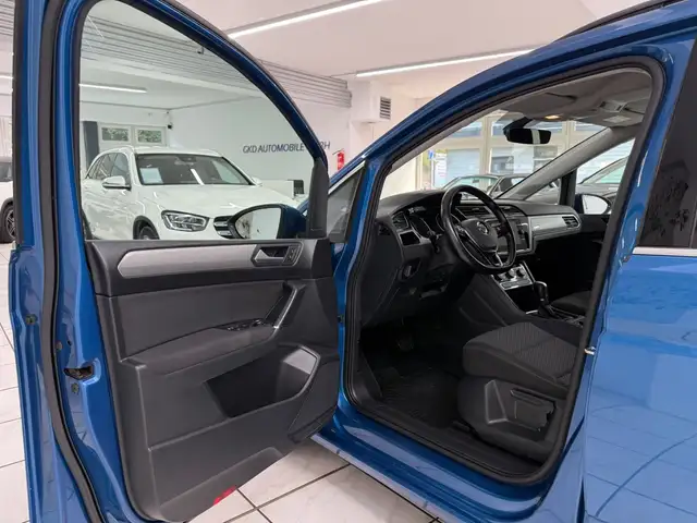 Volkswagen Touran view 6