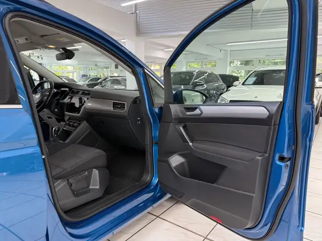 Volkswagen Touran view 8