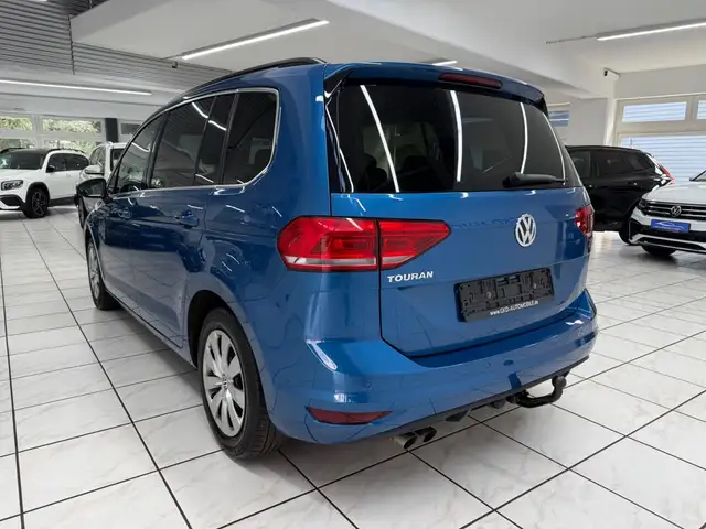 Volkswagen Touran view 2