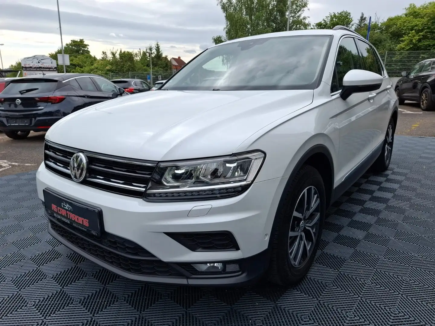 Volkswagen Tiguan Comfortline*R-Kam*DSG*Tüv-Service Neu*2-H - 1