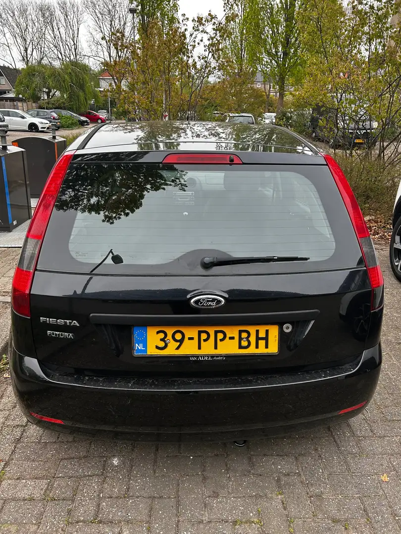 Ford Fiesta Fiesta 1.3 Futura Zwart - 2