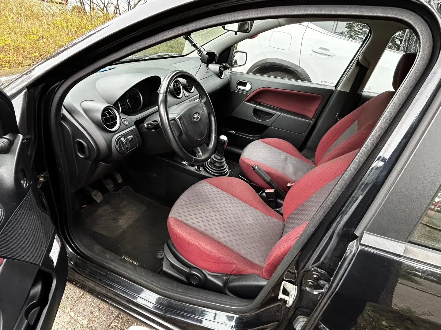 Ford Fiesta Fiesta 1.3 Futura Zwart - 1