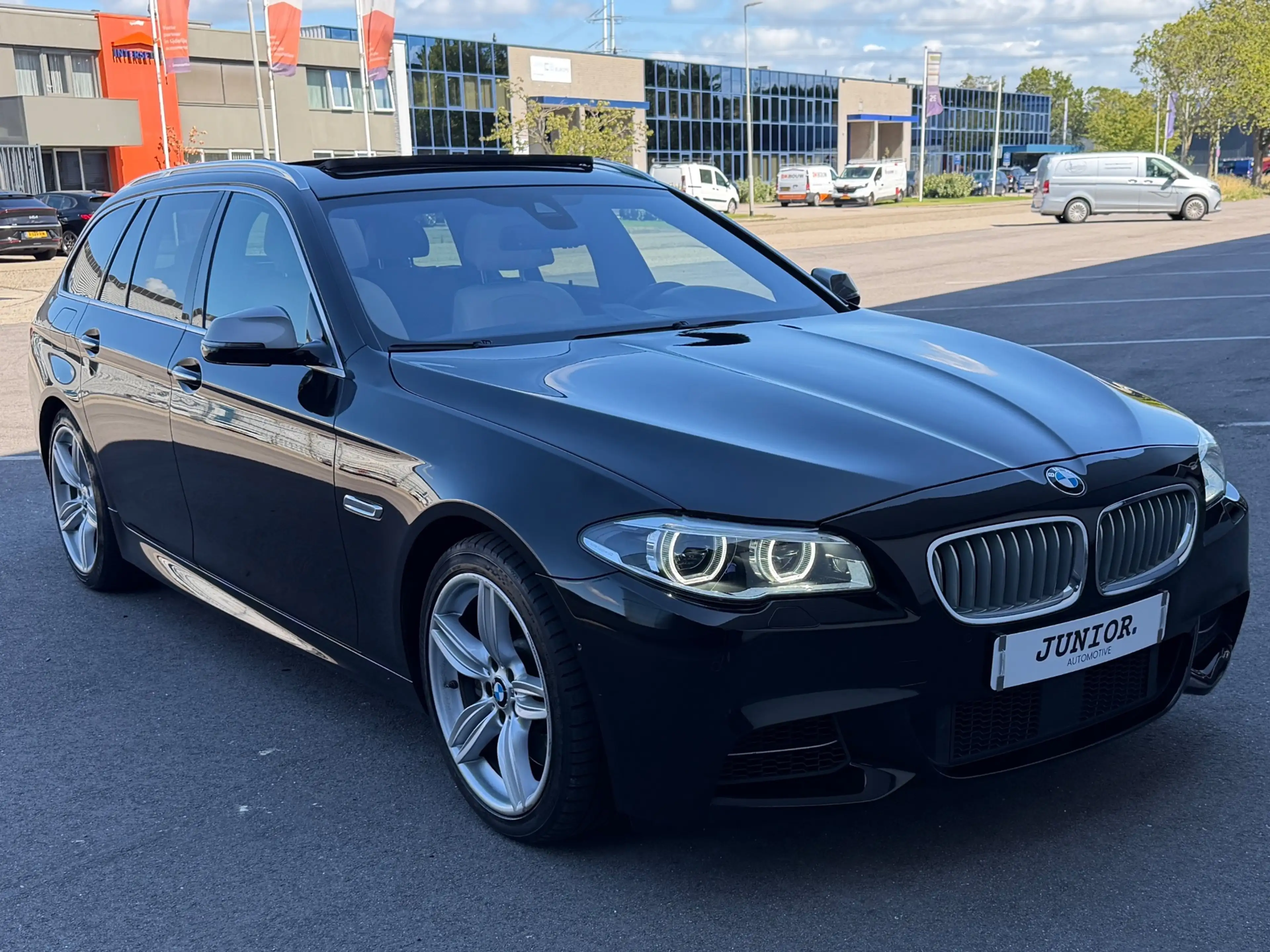 BMW M550 5-serie Touring M550xd INDIVIDUAL/PANO/LEDER/360/A — photo 10
