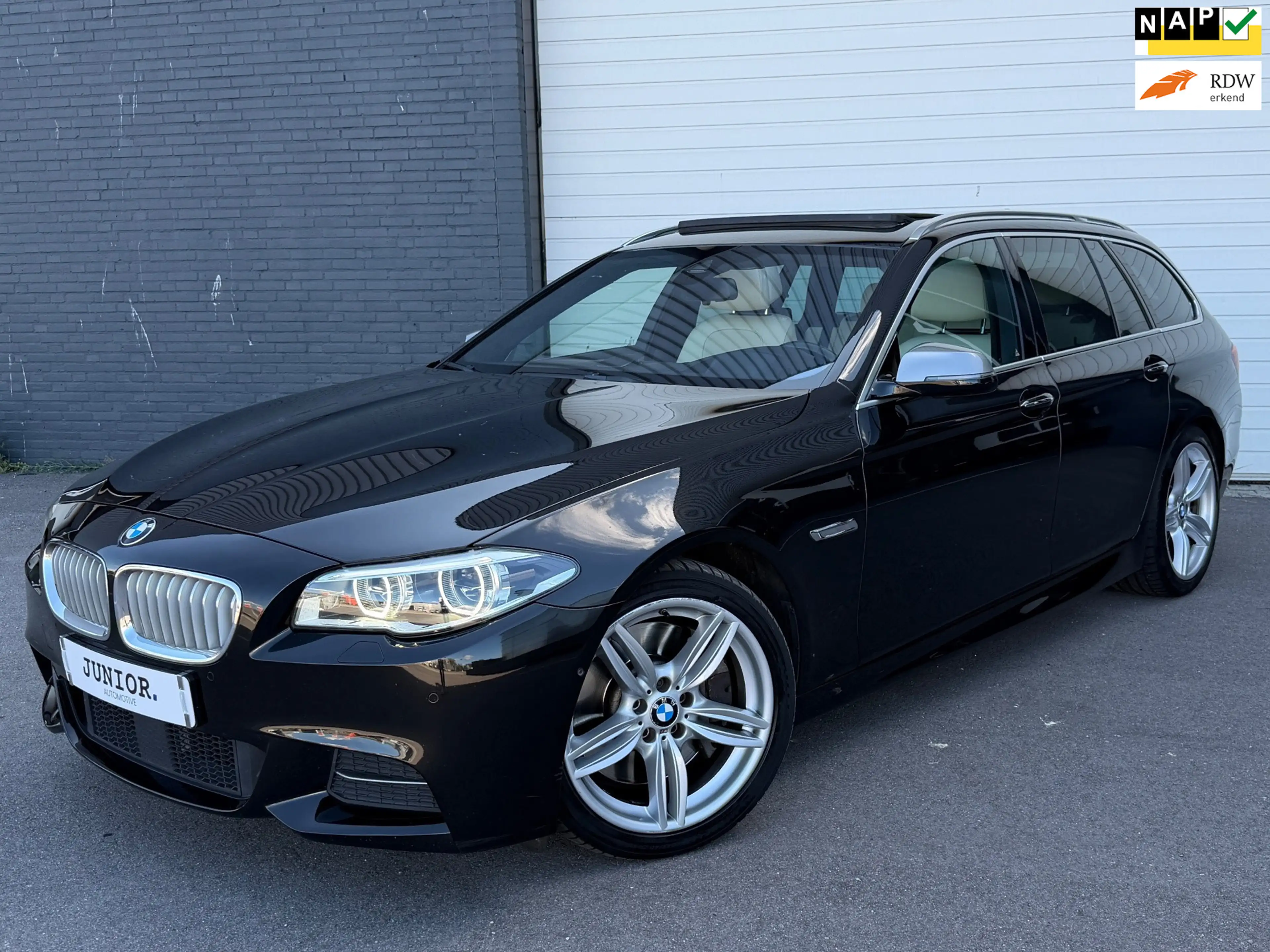 BMW M550 5-serie Touring M550xd INDIVIDUAL/PANO/LEDER/360/A